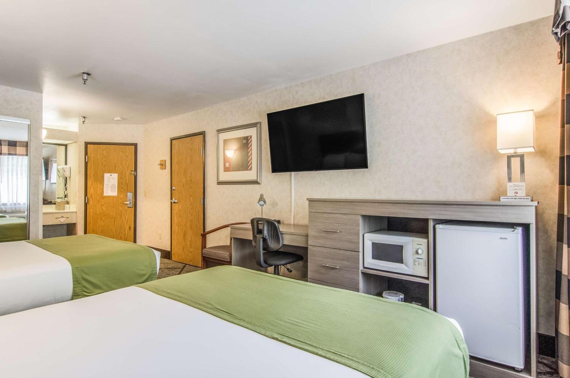 GuestHouse Inn & Suites Poulsbo photo 7
