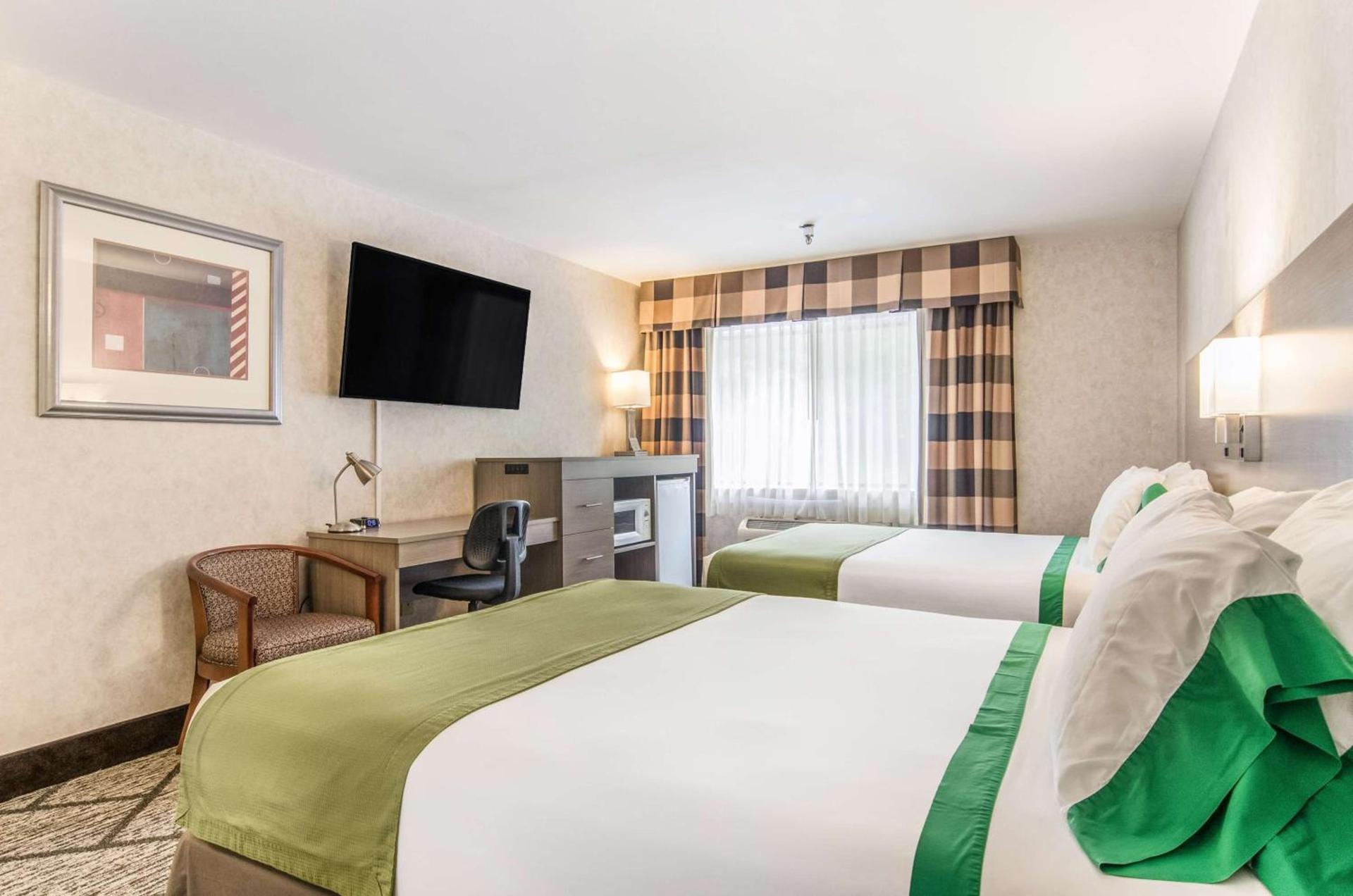 GuestHouse Inn & Suites Poulsbo photo 27