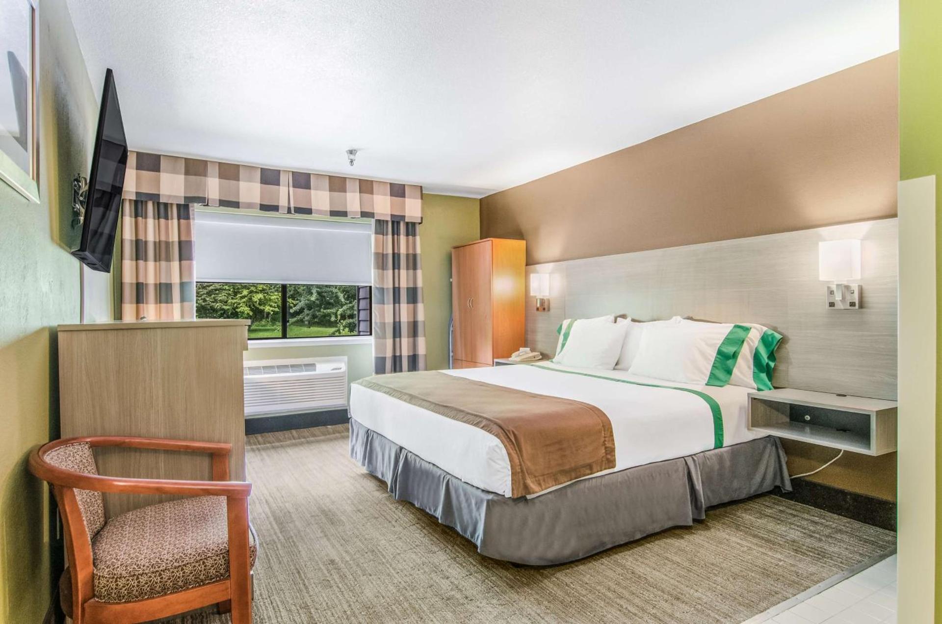 GuestHouse Inn & Suites Poulsbo photo 11