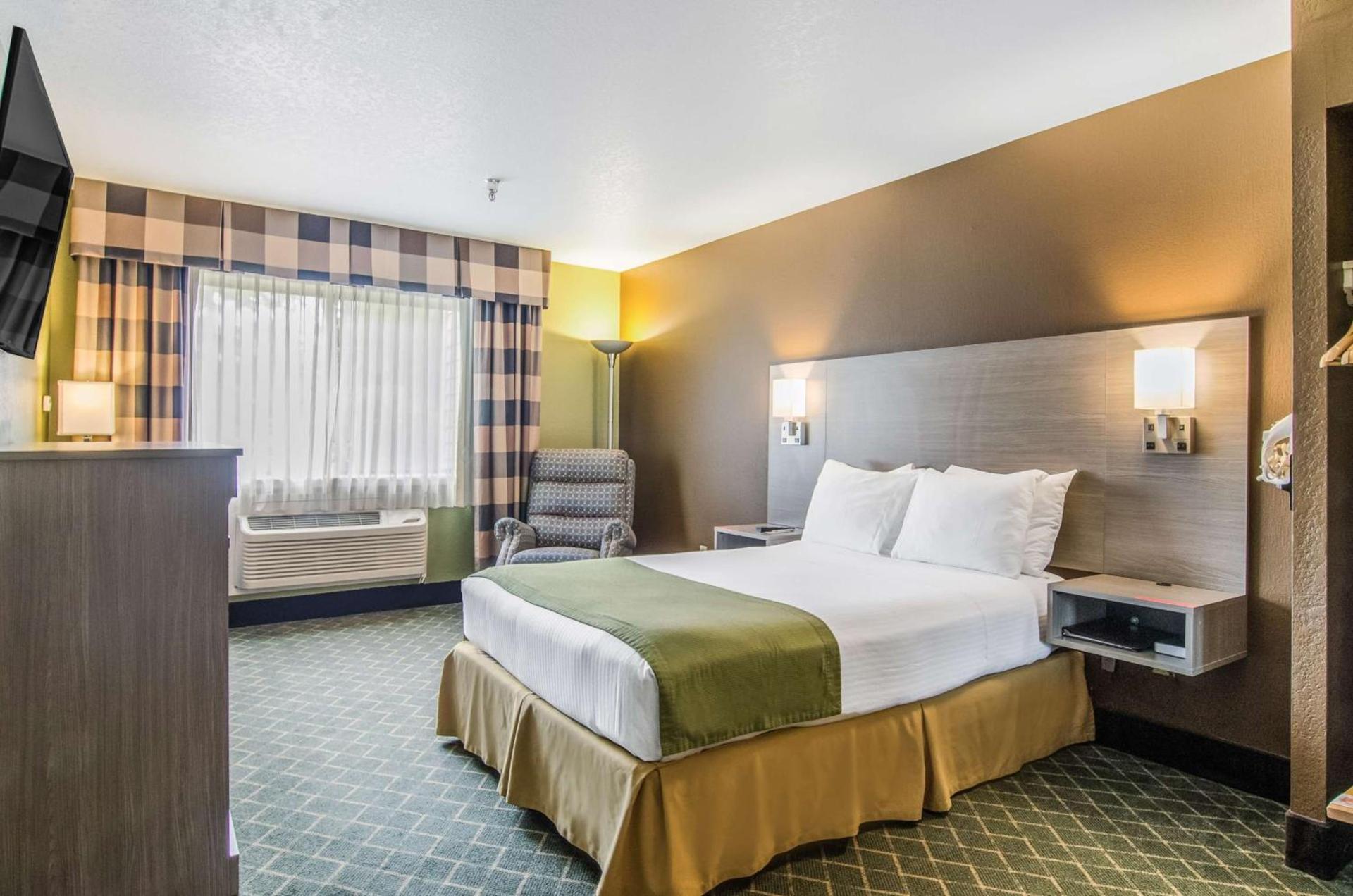 GuestHouse Inn & Suites Poulsbo photo 15