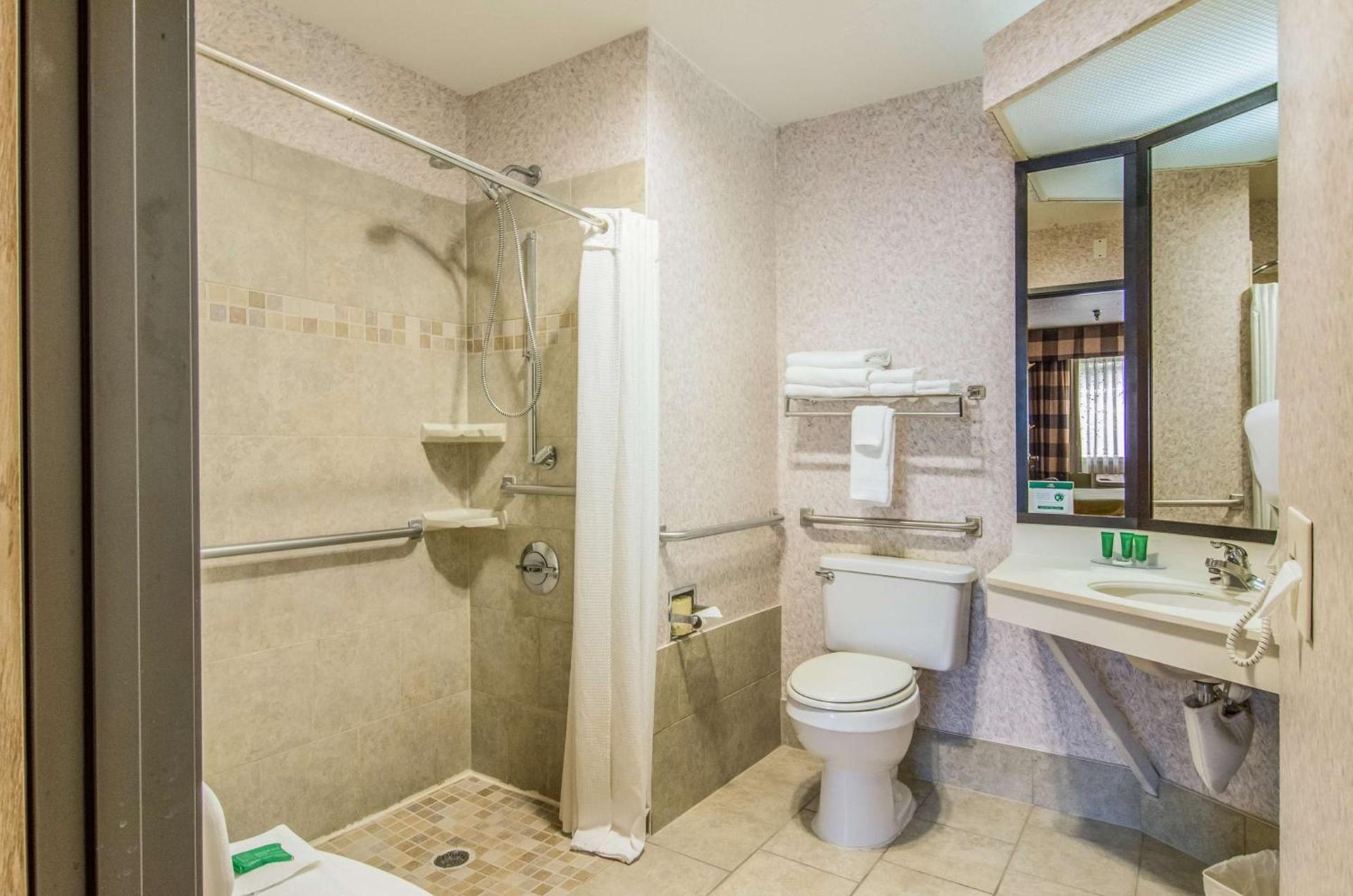 GuestHouse Inn & Suites Poulsbo photo 25