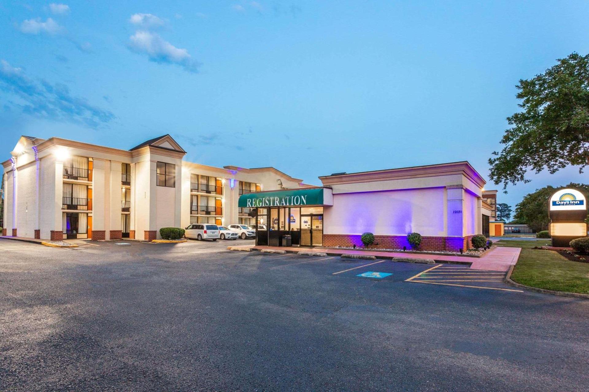 Red Roof Inn Hampton Coliseum photo 2