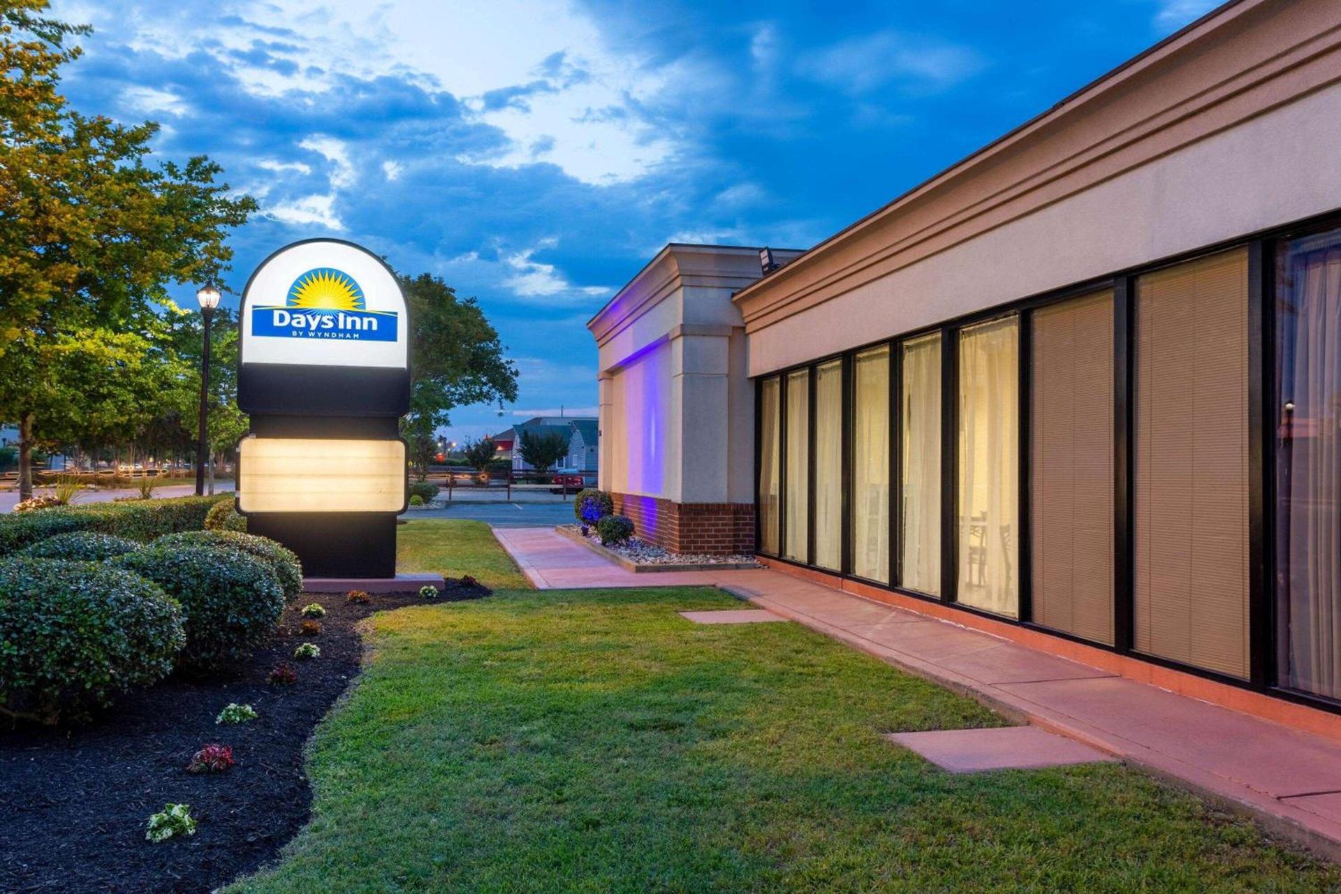 Red Roof Inn Hampton Coliseum photo 3