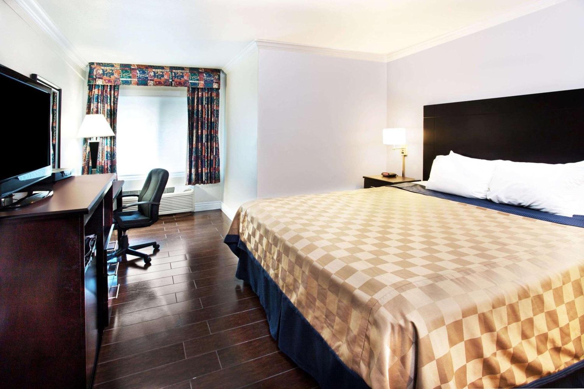Travelodge by Wyndham Ocean Front photo 14