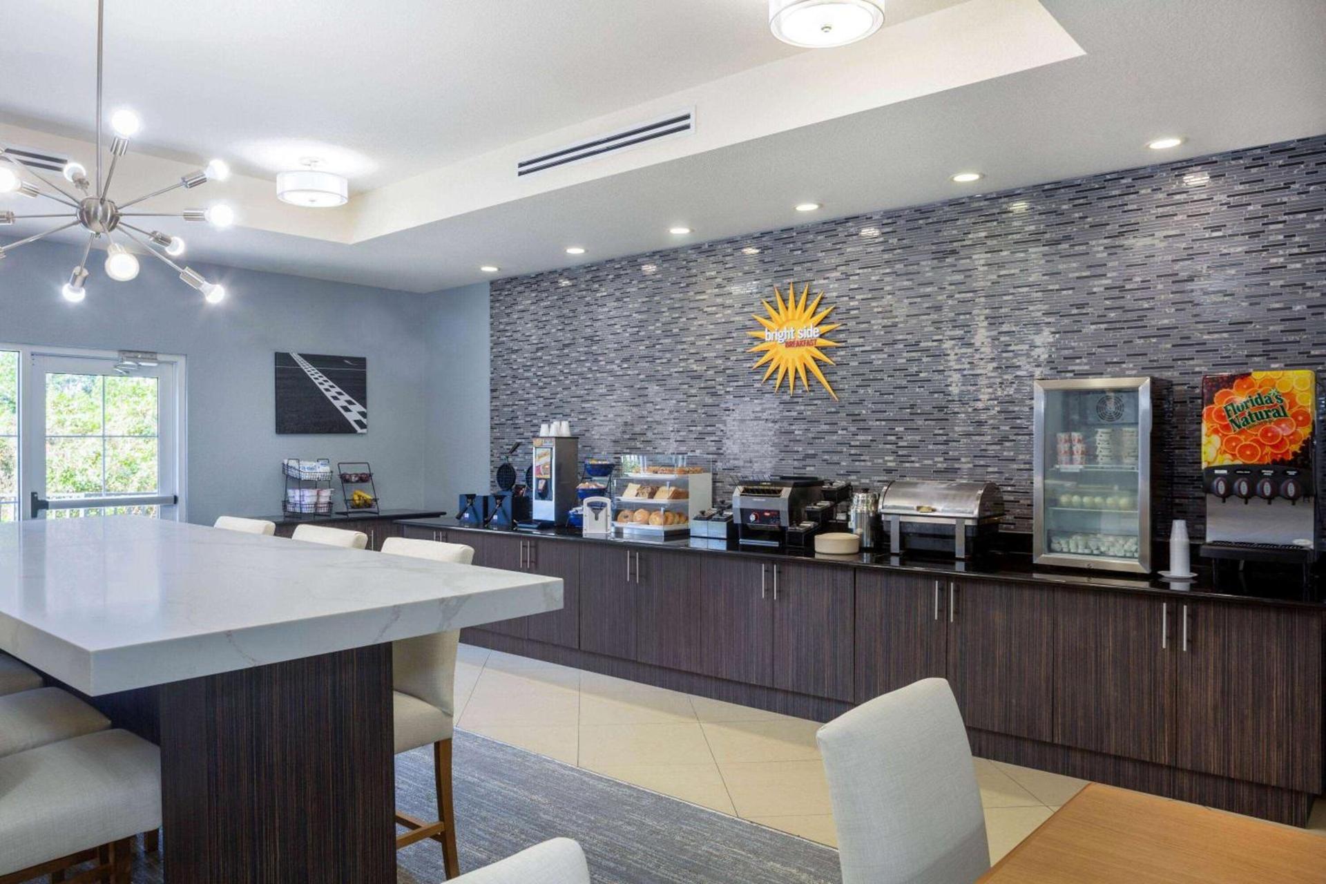 La Quinta by Wyndham Sebring photo 32