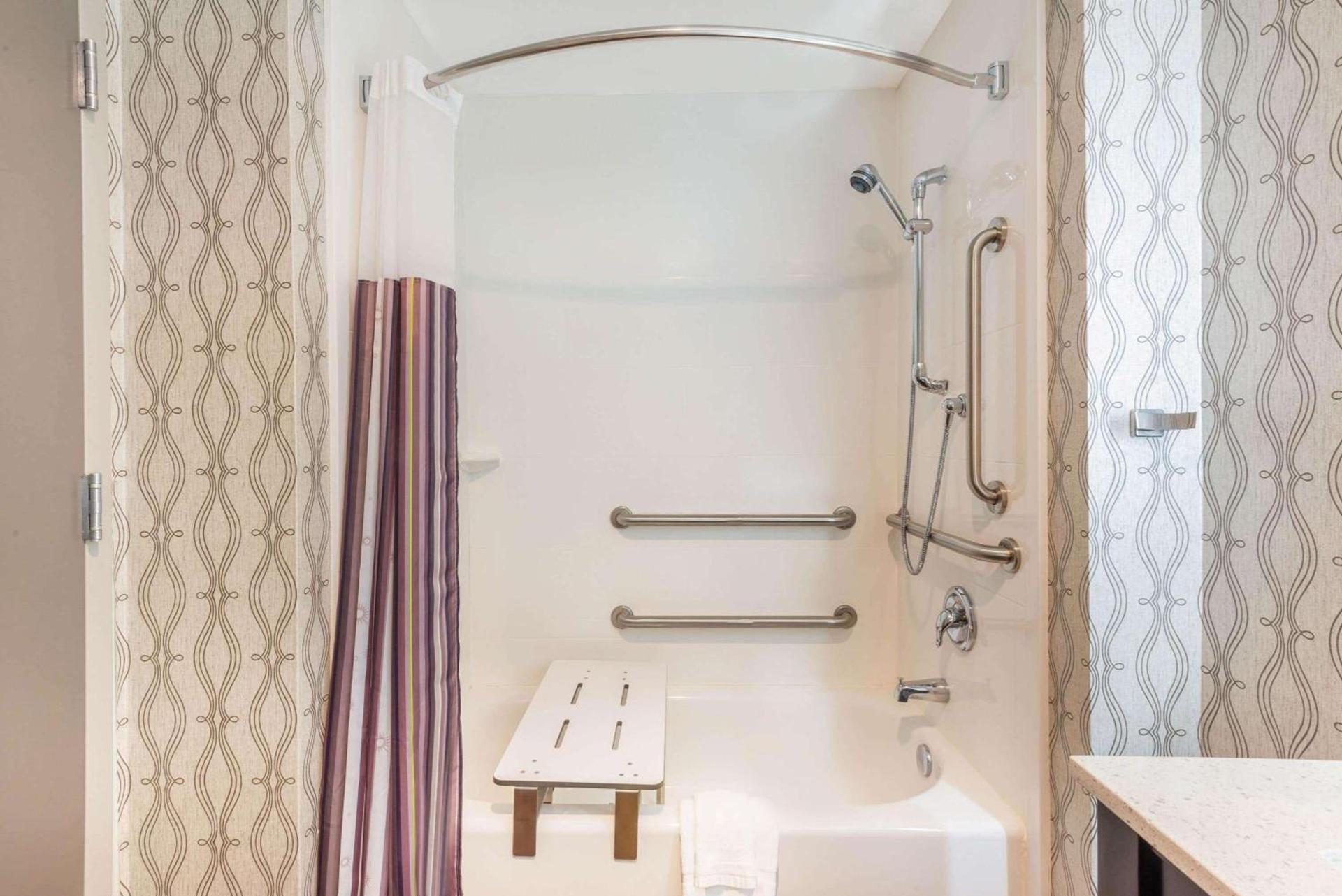 La Quinta by Wyndham Aberdeen-APG photo 10
