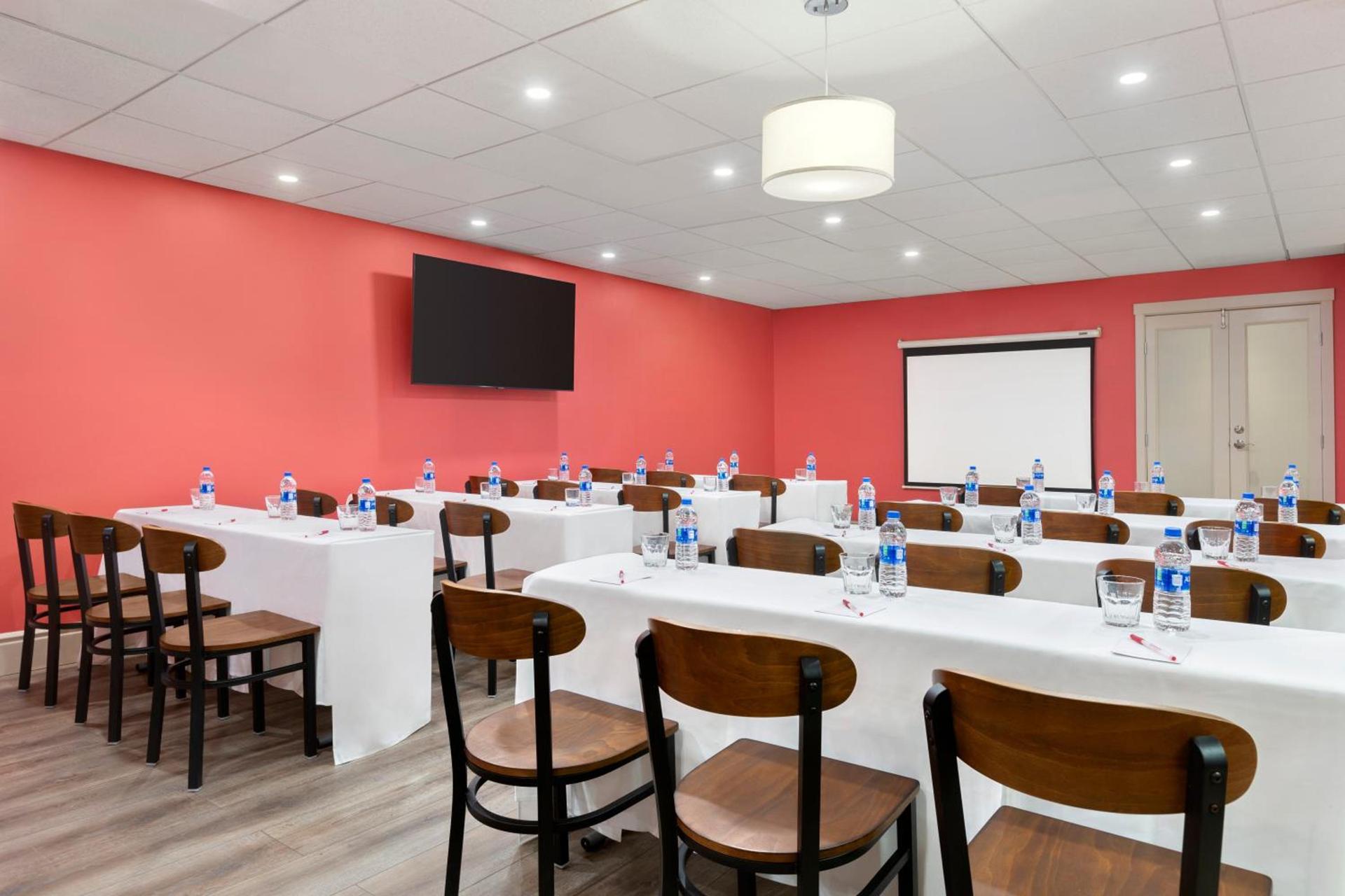 Ramada by Wyndham Oakland Downtown City Center photo 51