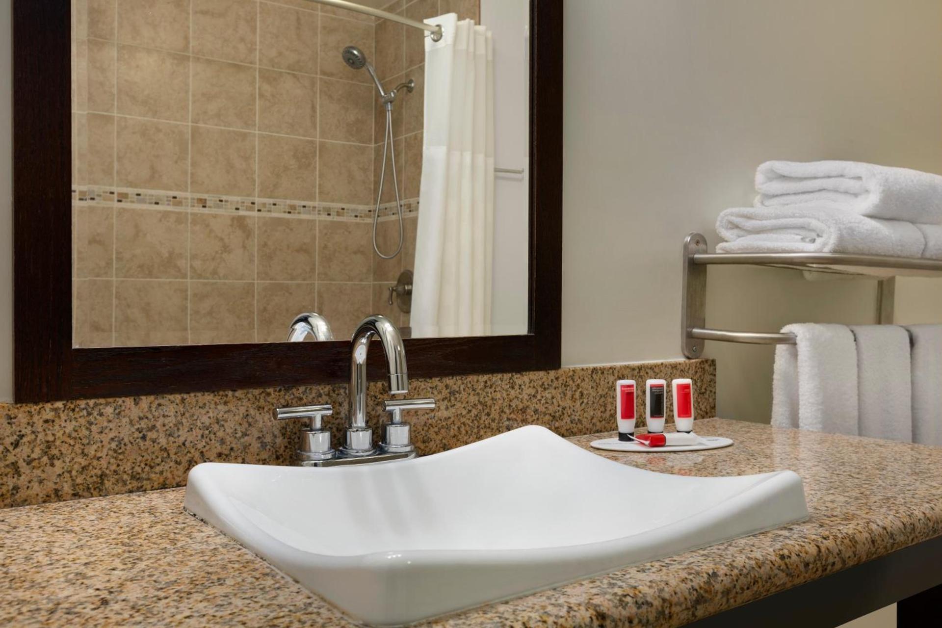 Ramada by Wyndham Oakland Downtown City Center photo 27