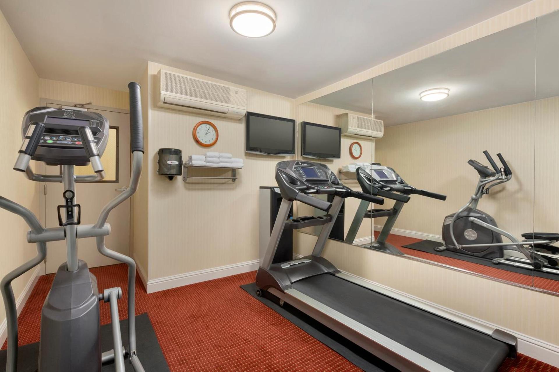 Ramada by Wyndham Oakland Downtown City Center photo 48