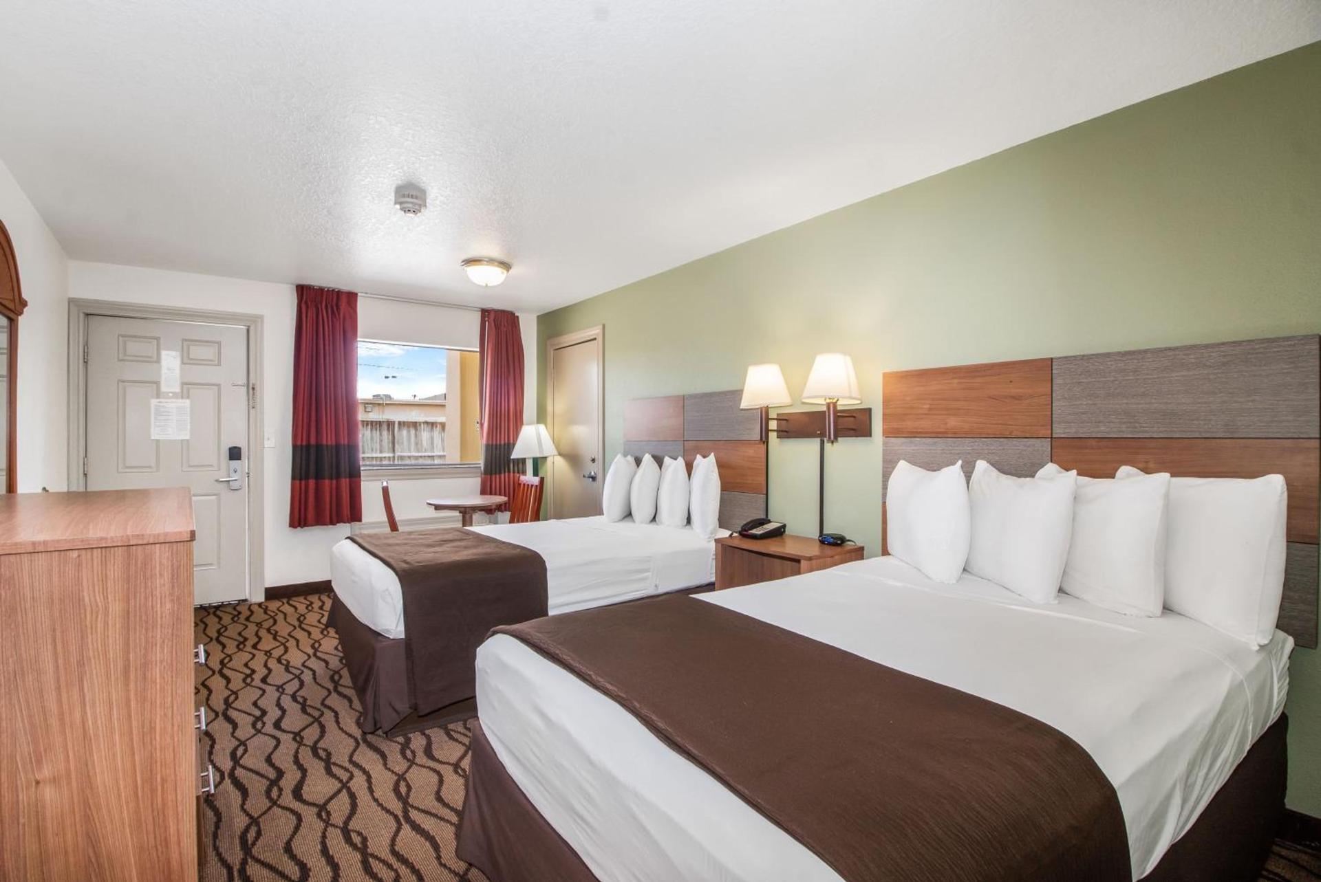 Motel 6 Classic Galveston, TX Beach-Seawall photo 11