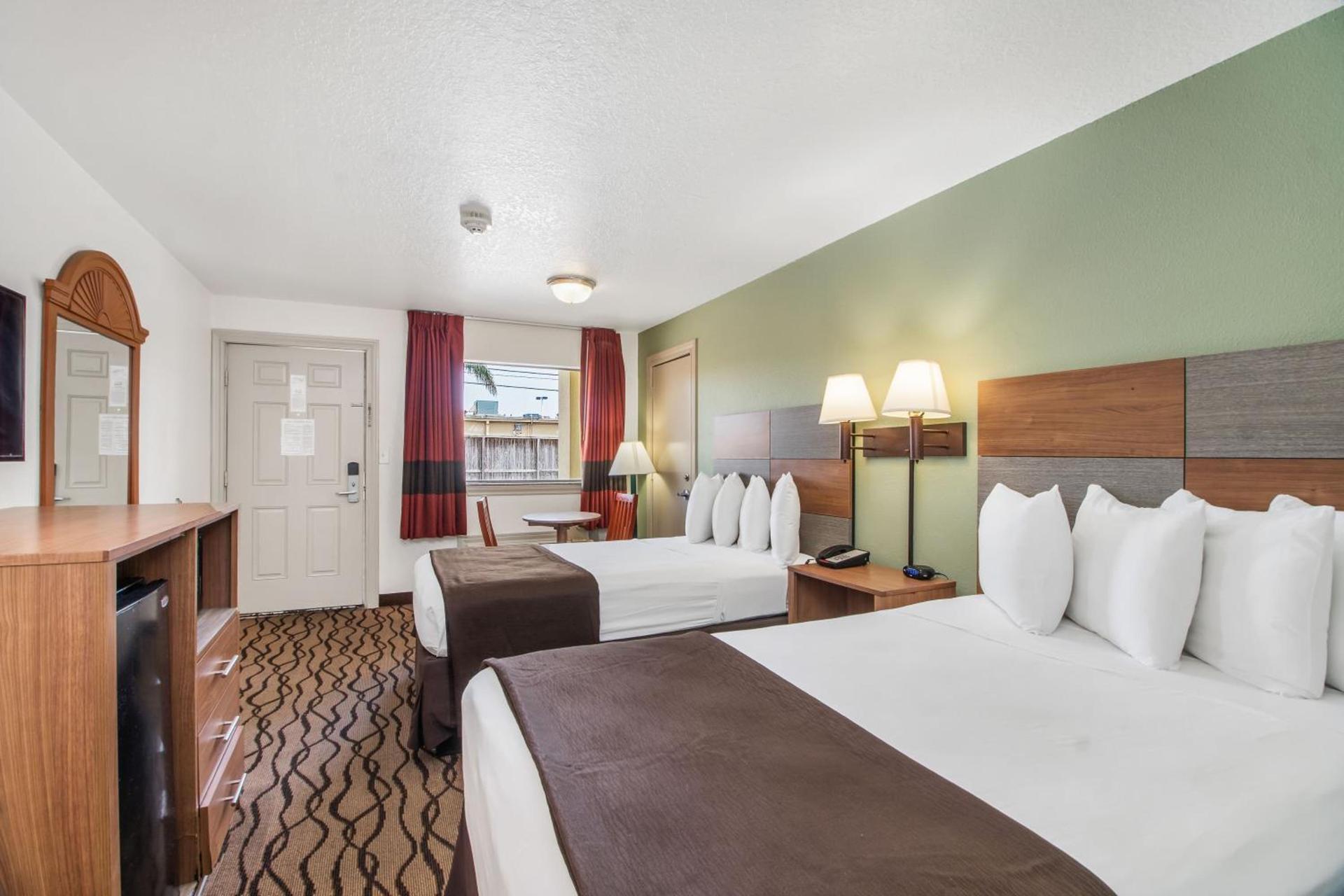 Motel 6 Classic Galveston, TX Beach-Seawall photo 10