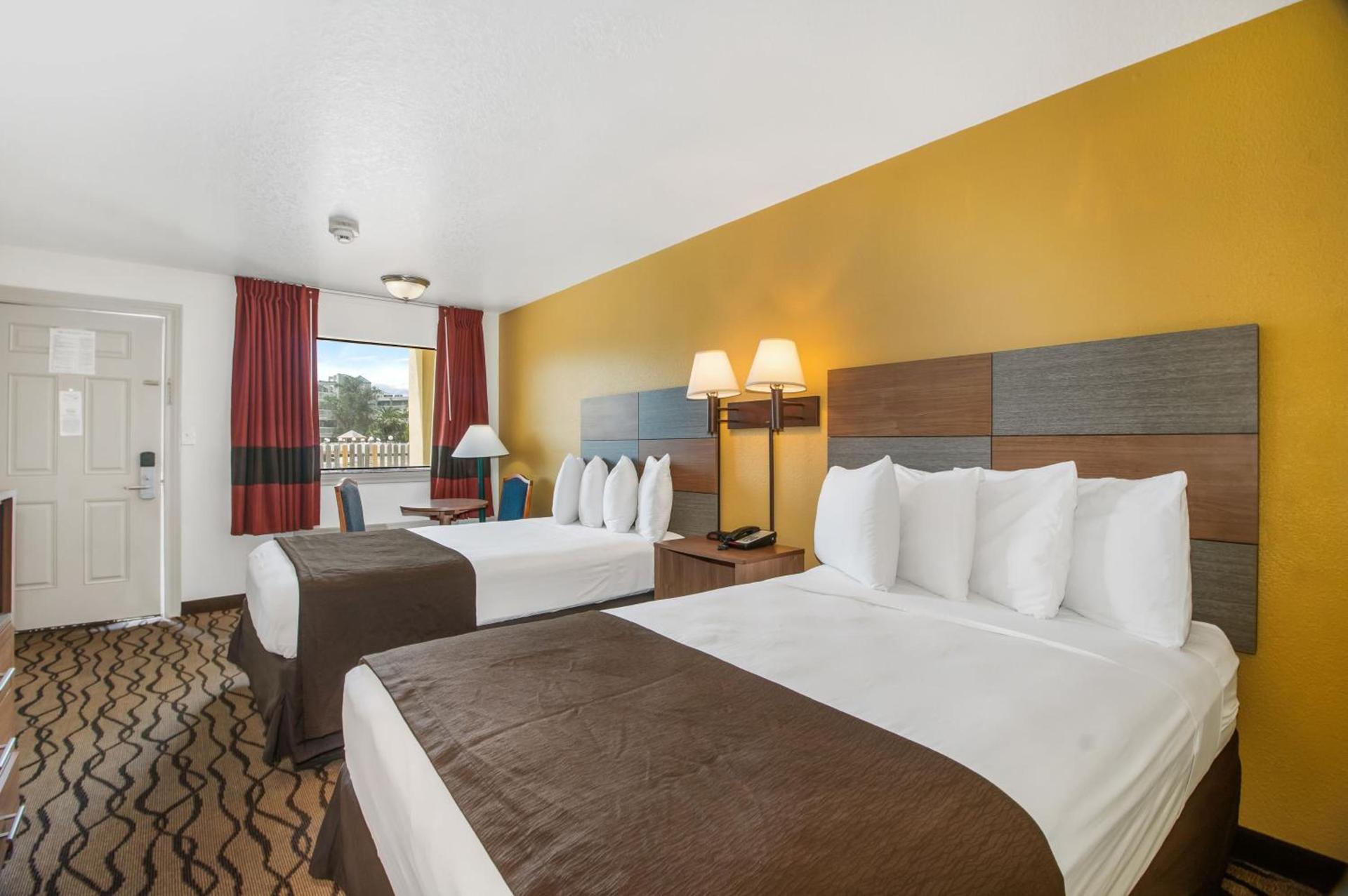 Motel 6 Classic Galveston, TX Beach-Seawall photo 4