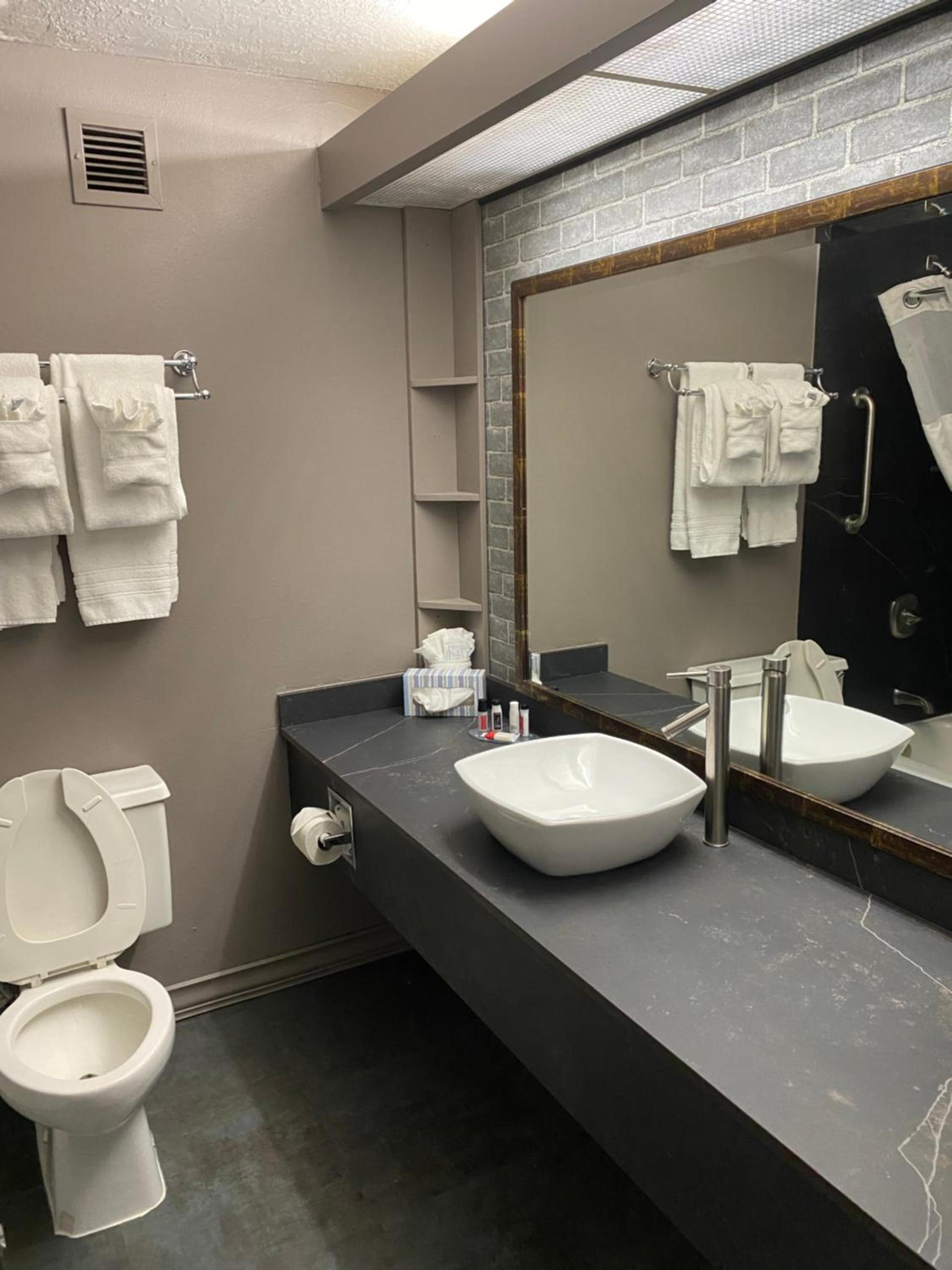Ramada by Wyndham Albuquerque Midtown photo 68