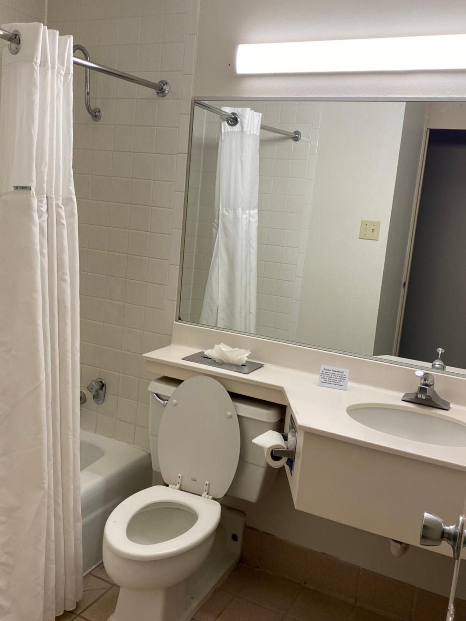 Ramada by Wyndham Albuquerque Midtown photo 35