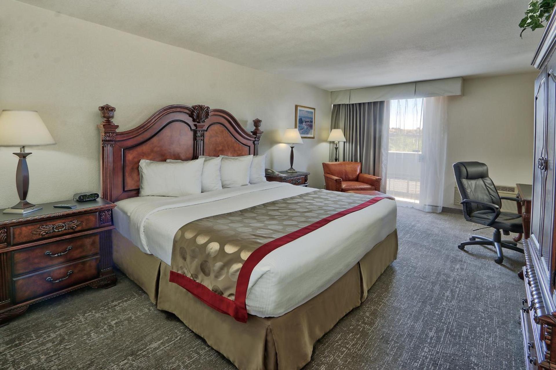 Ramada by Wyndham Albuquerque Midtown photo 41
