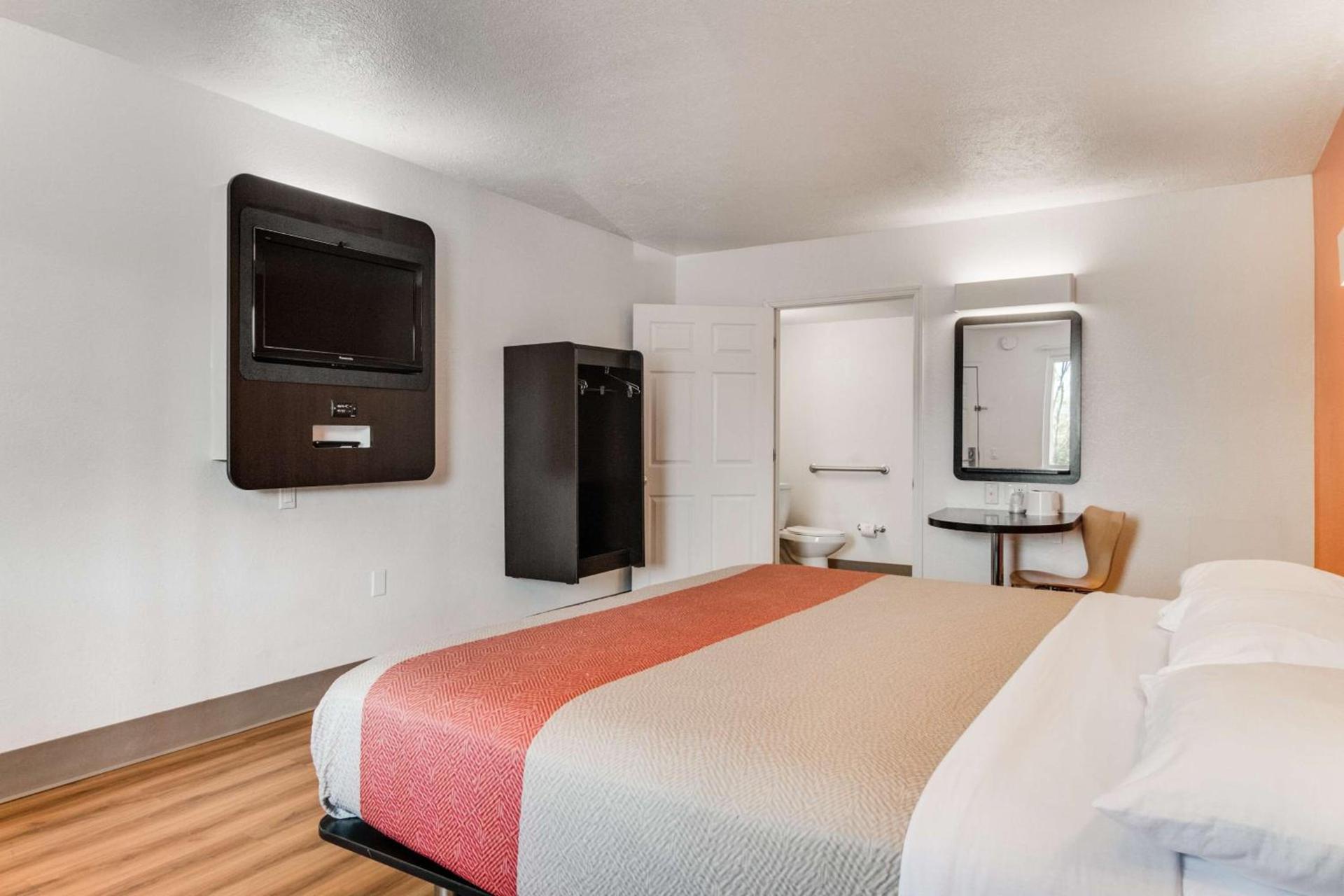 Motel 6-Youngstown, OH photo 7