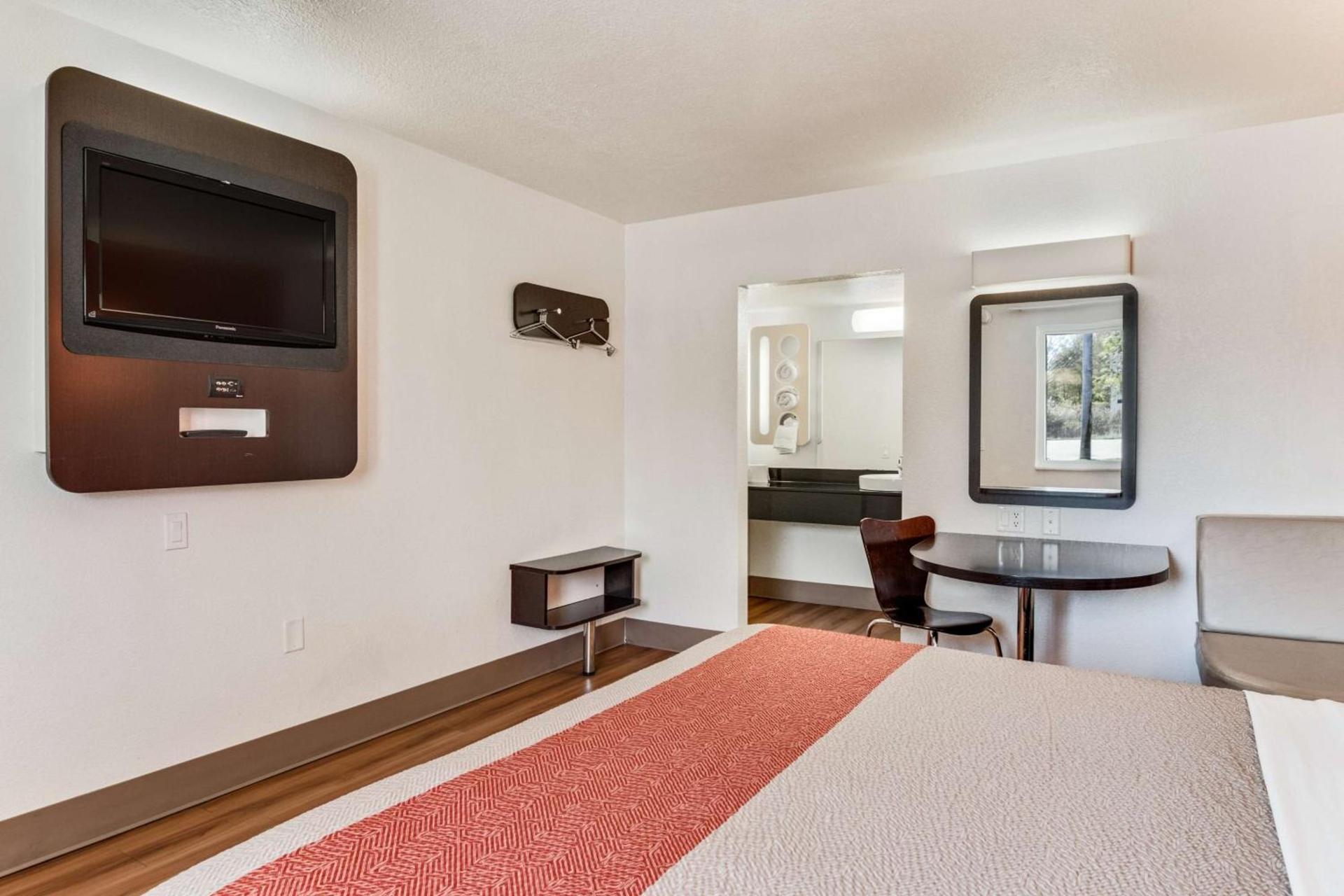 Motel 6-Youngstown, OH photo 11