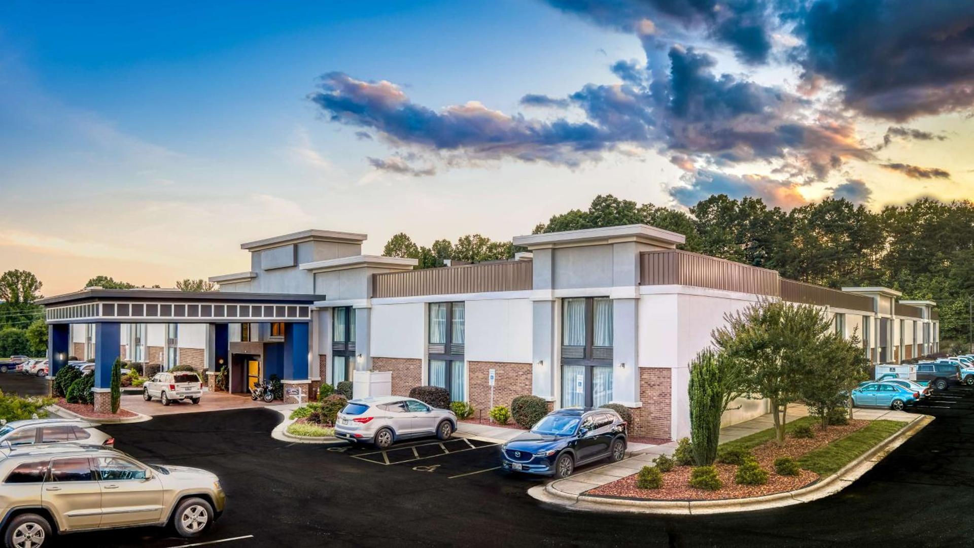 Best Western Plus Yadkin Valley Inn & Suites photo 11