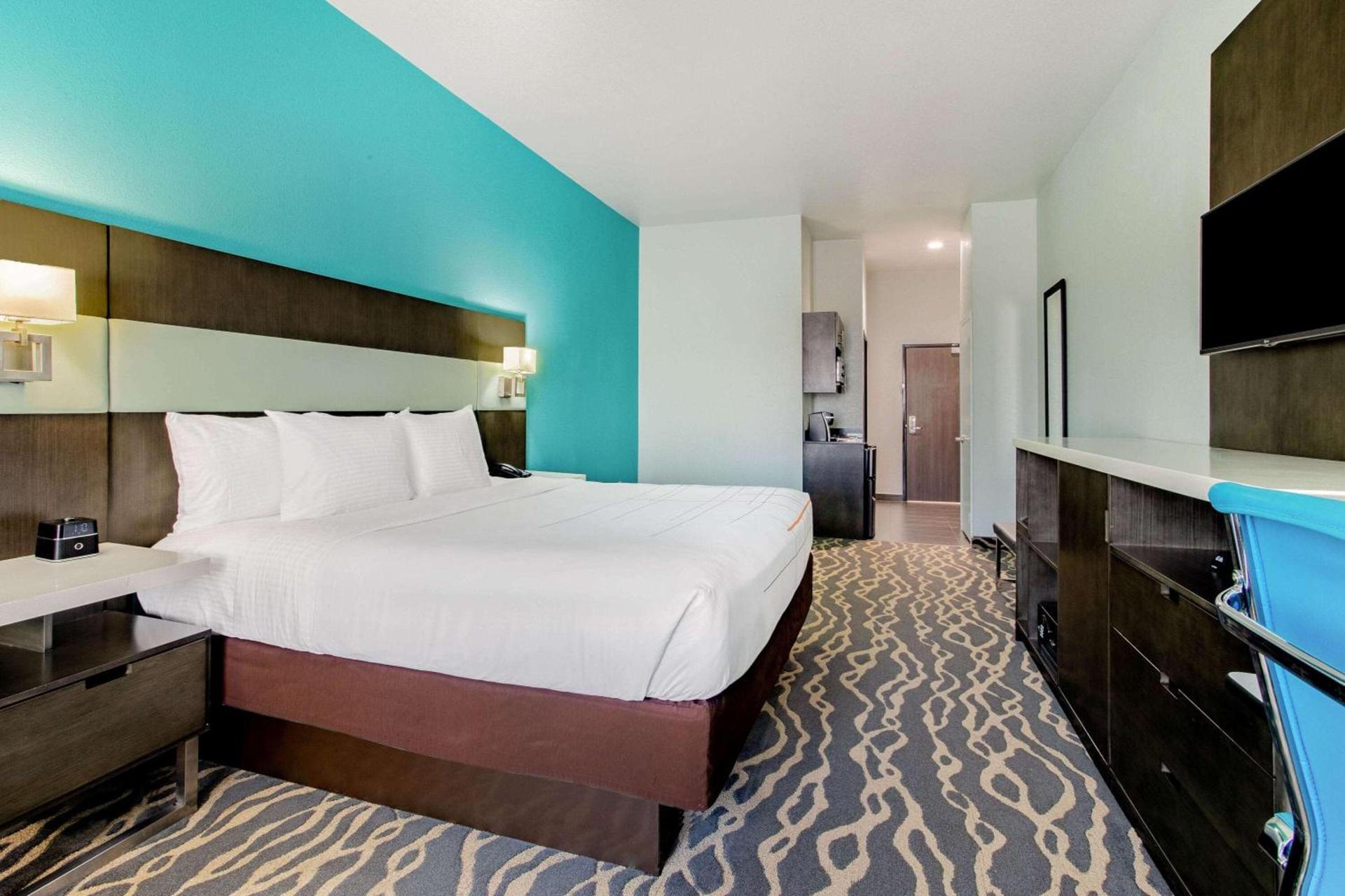 La Quinta Inn & Suites by Wyndham Northlake Ft. Worth photo 42