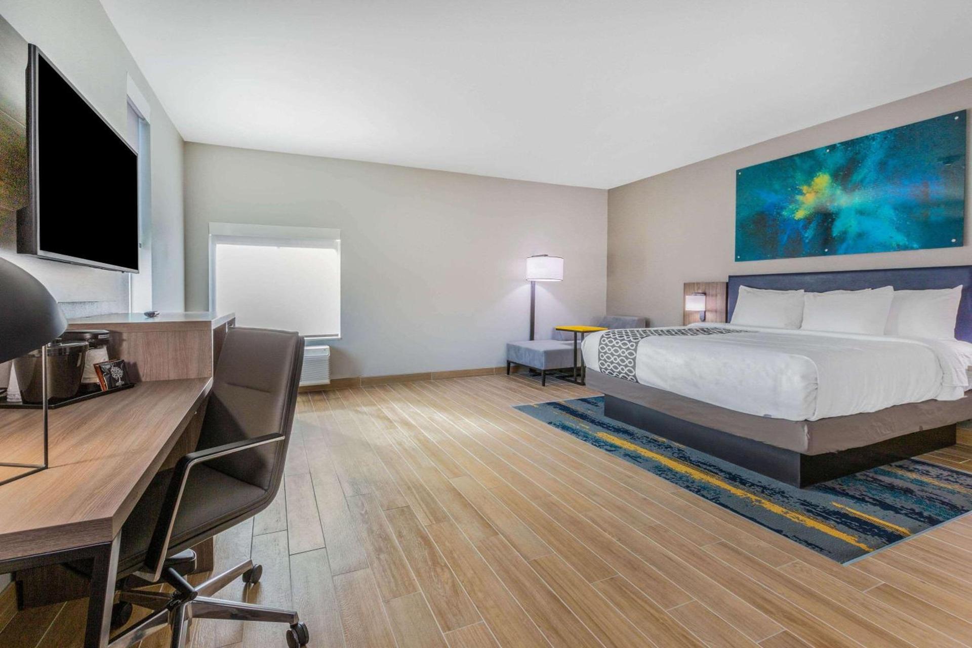 La Quinta Inn & Suites by Wyndham Galveston West Seawall photo 14