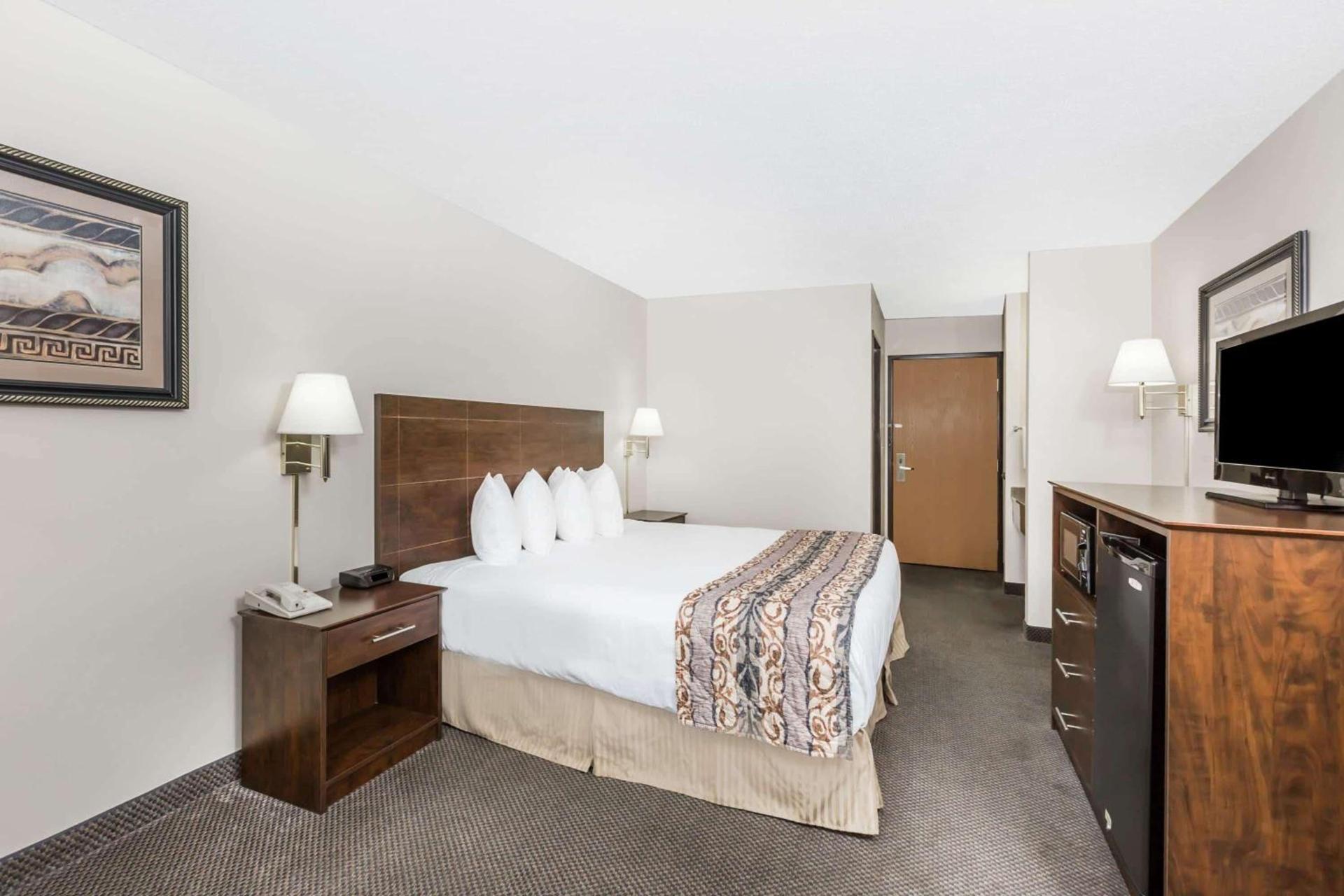 Baymont by Wyndham LeMars photo 32