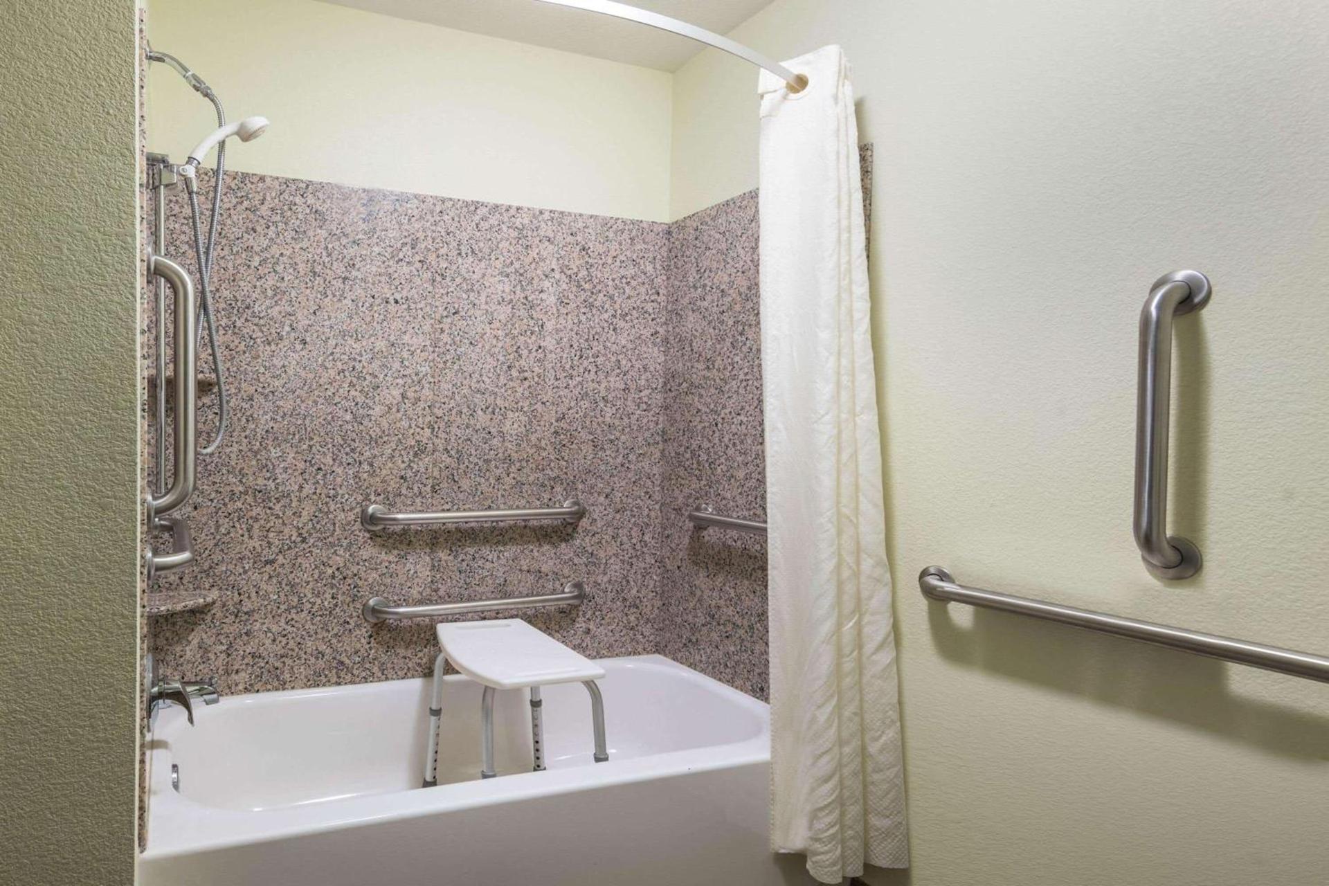 La Quinta by Wyndham Las Vegas Airport South photo 10