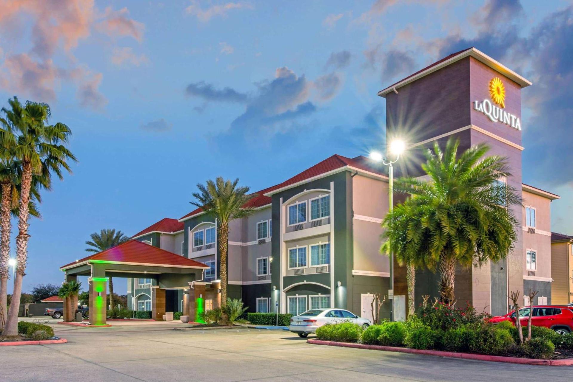 La Quinta by Wyndham Winnie photo 2