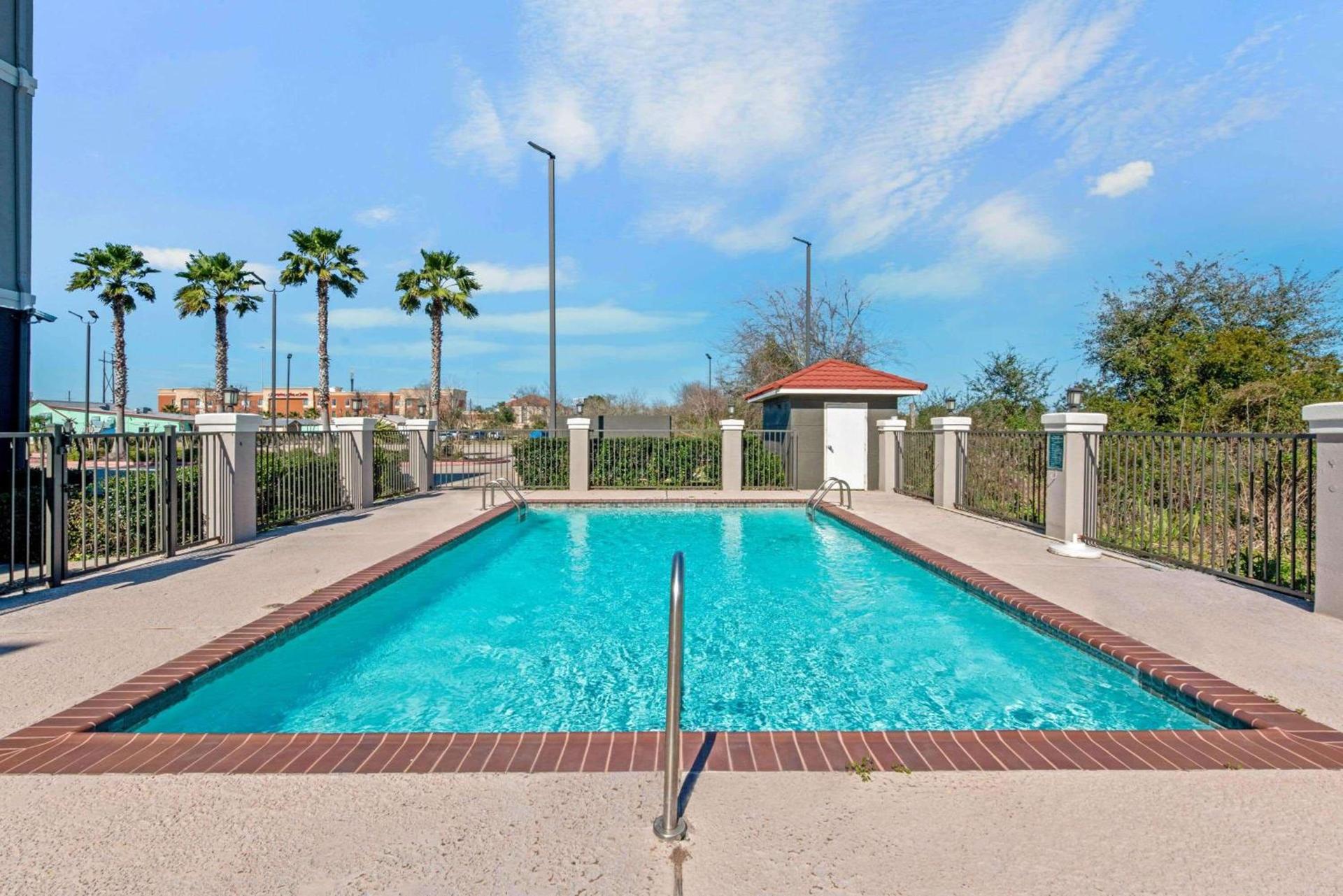 La Quinta by Wyndham Winnie photo 4