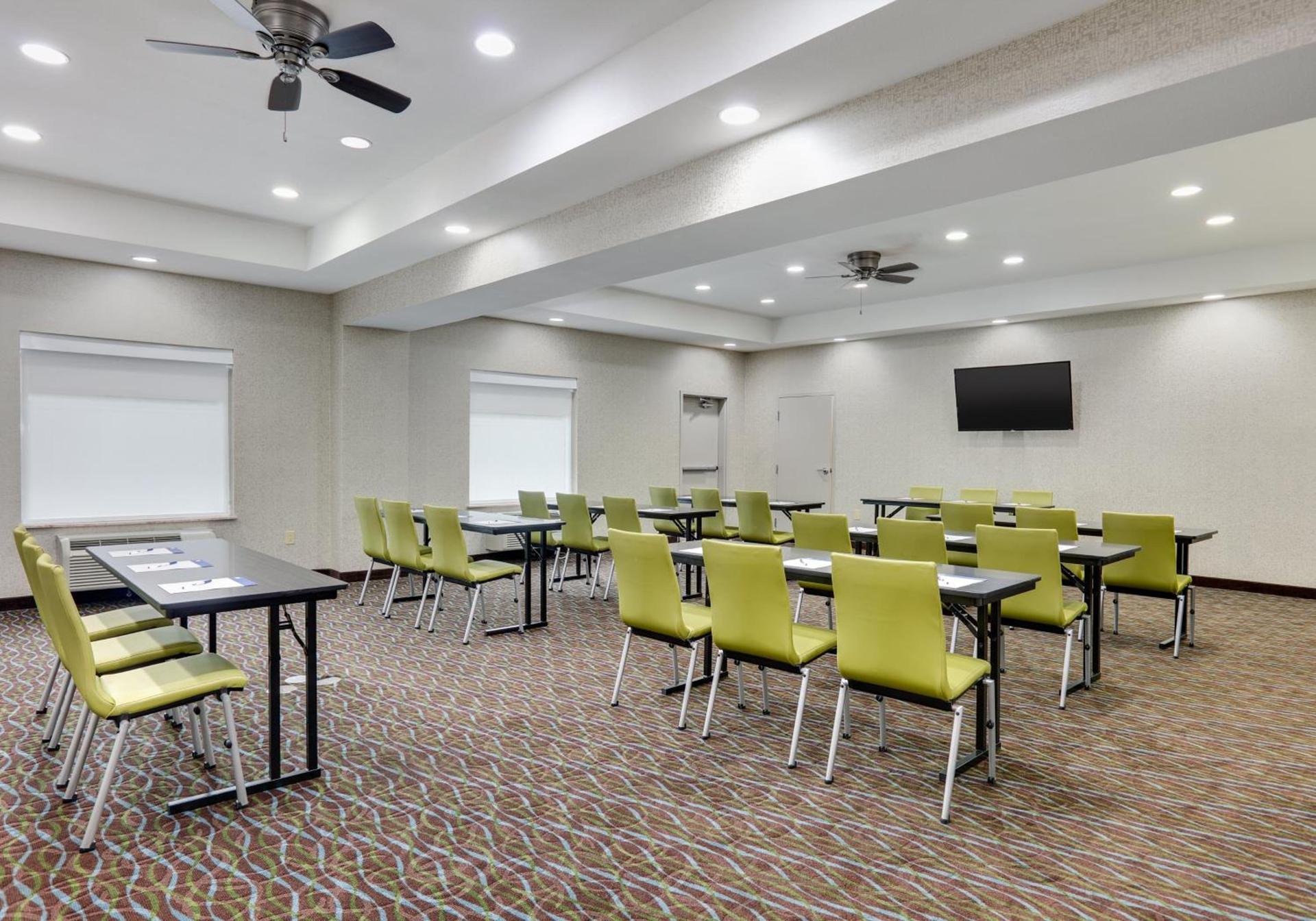 Holiday Inn Express Hotel & Suites Cleburne by IHG photo 16