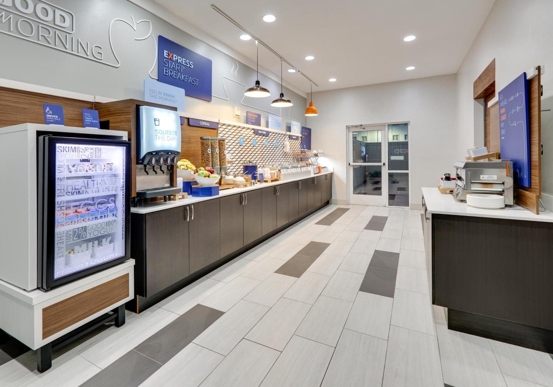 Holiday Inn Express Hotel & Suites Cleburne by IHG photo 15