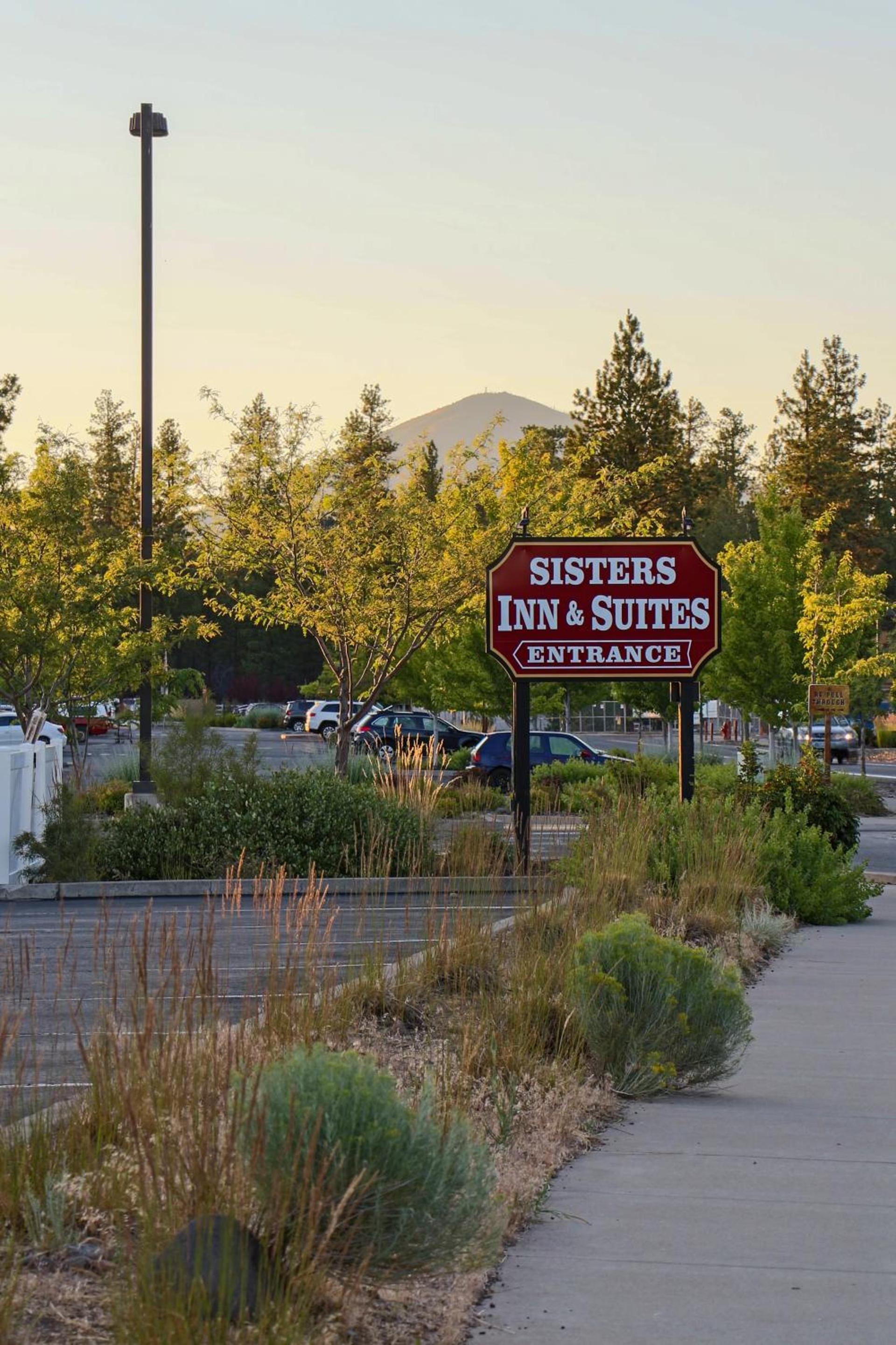 Sisters Inn & Suites photo 6