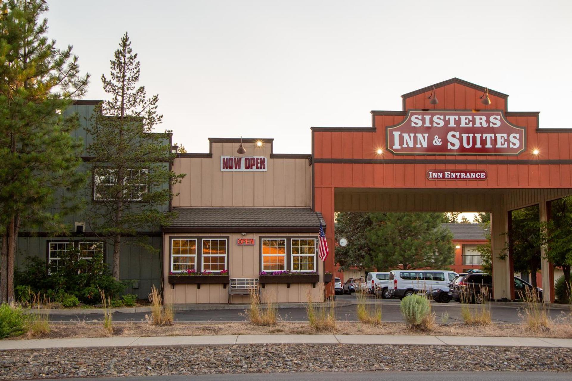 Sisters Inn & Suites photo 11