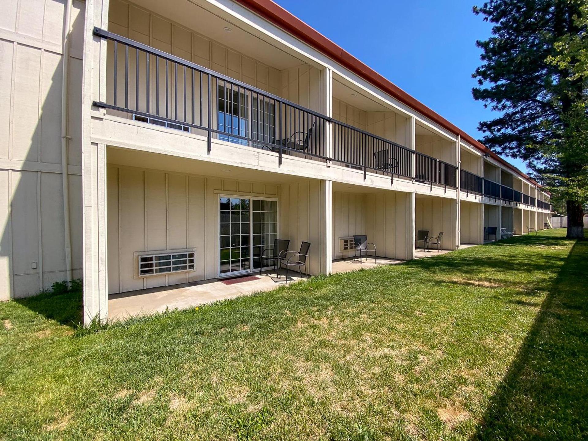 Sisters Inn & Suites photo 13
