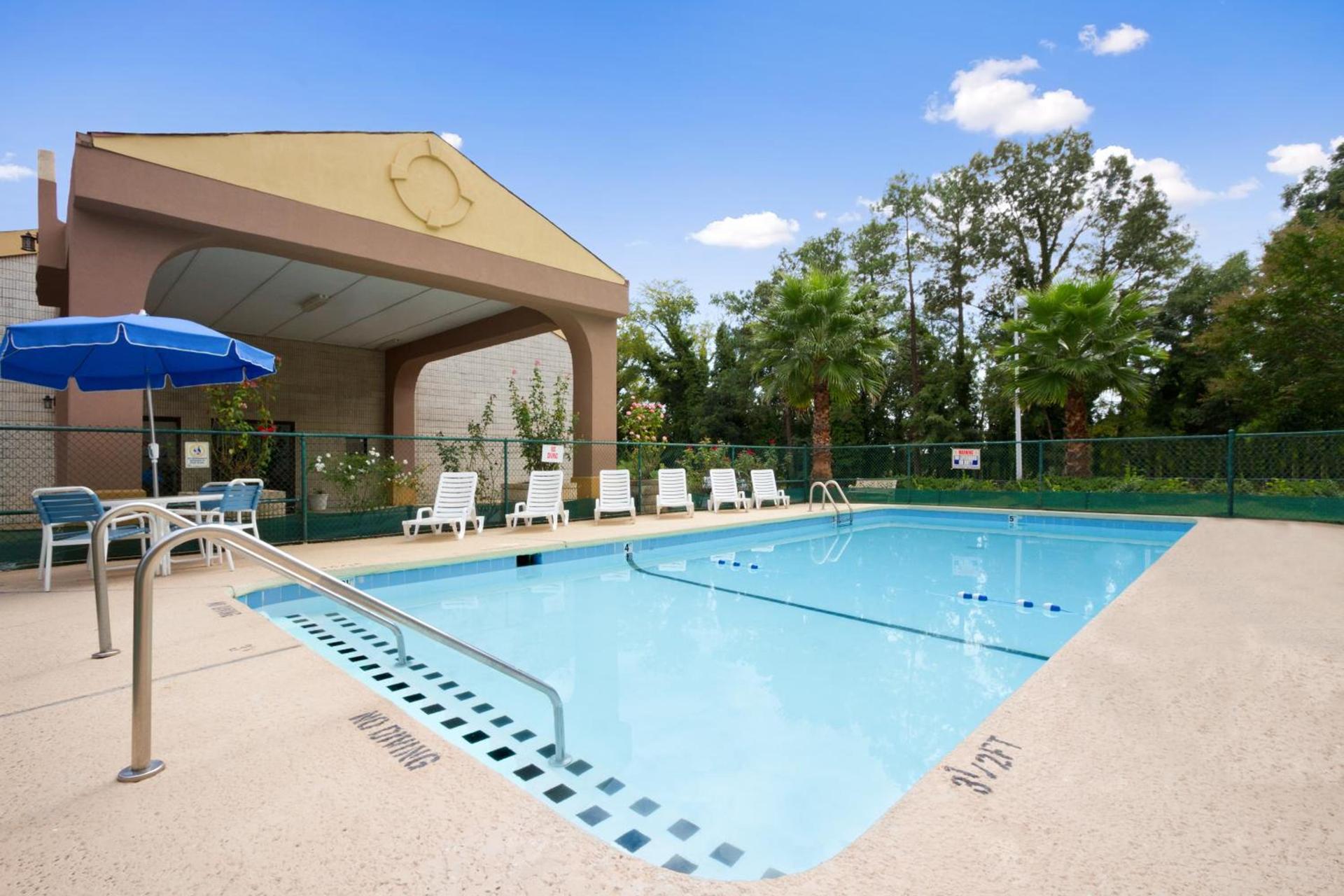 Days Inn by Wyndham Raleigh Midtown photo 18