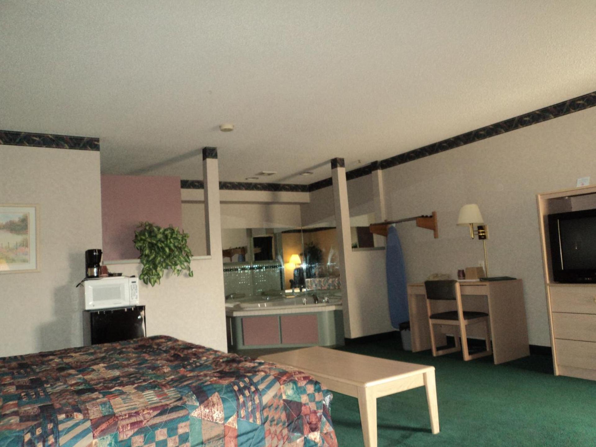Knights Inn Ottawa photo 11
