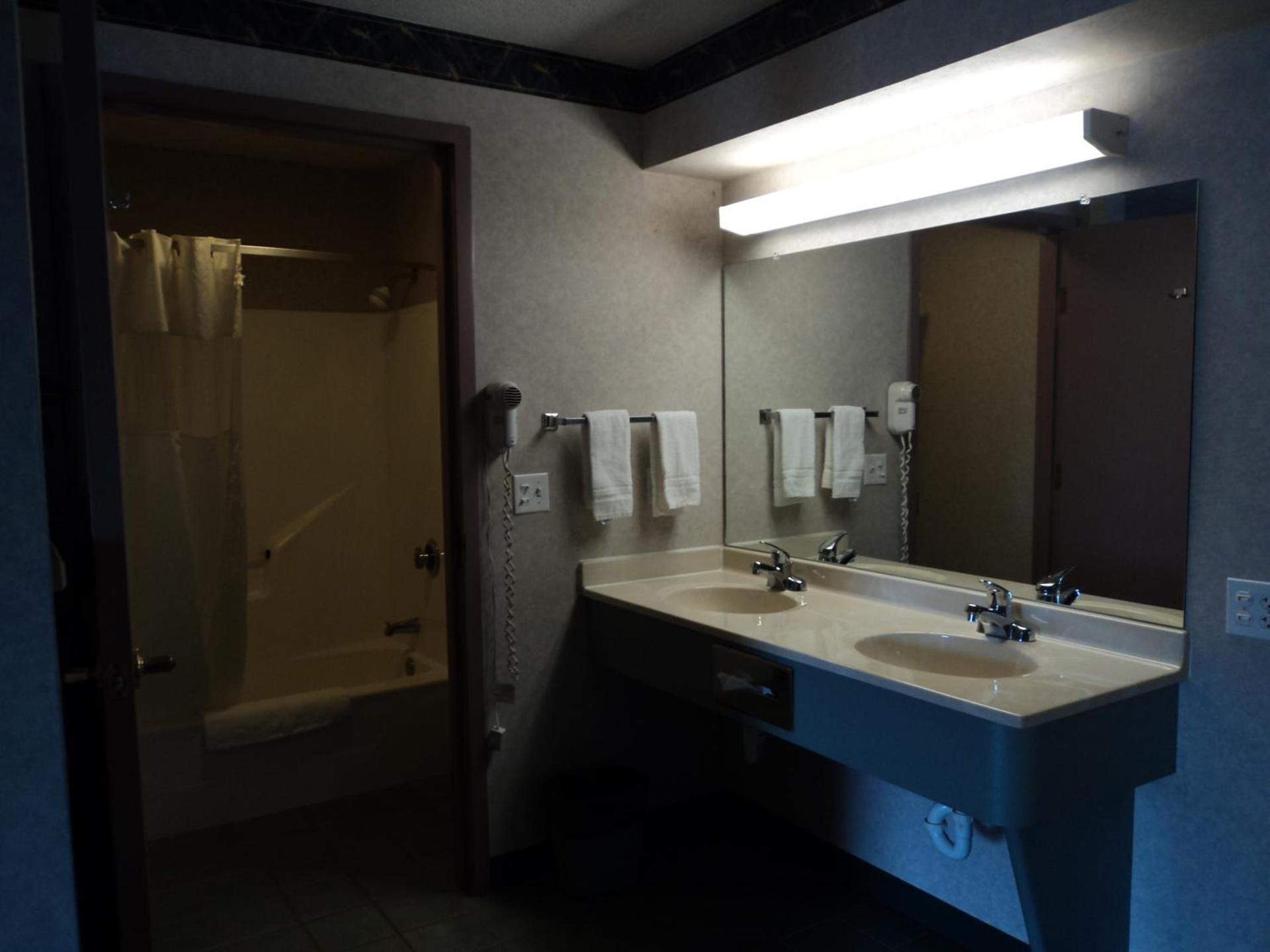 Knights Inn Ottawa photo 6