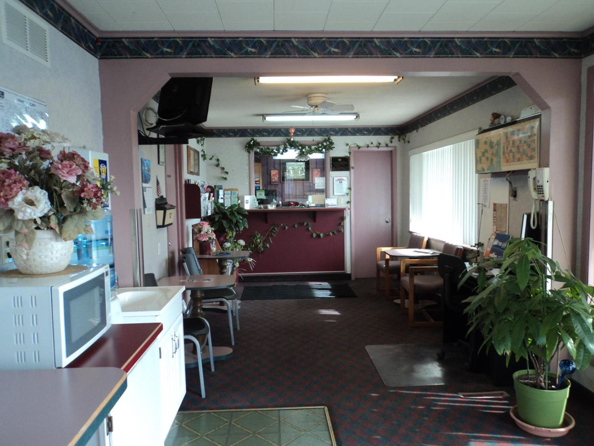 Knights Inn Ottawa photo 8