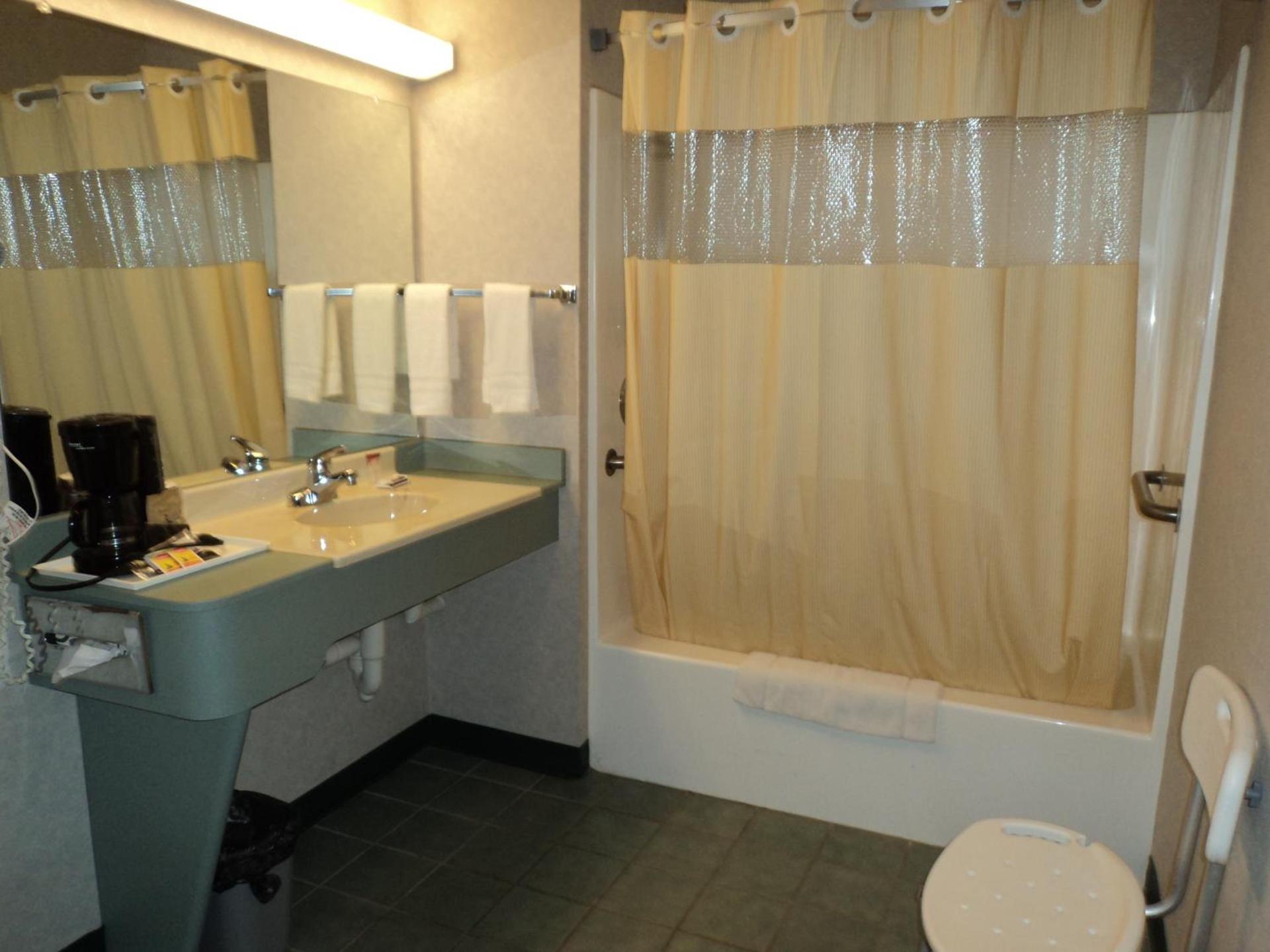 Knights Inn Ottawa photo 9