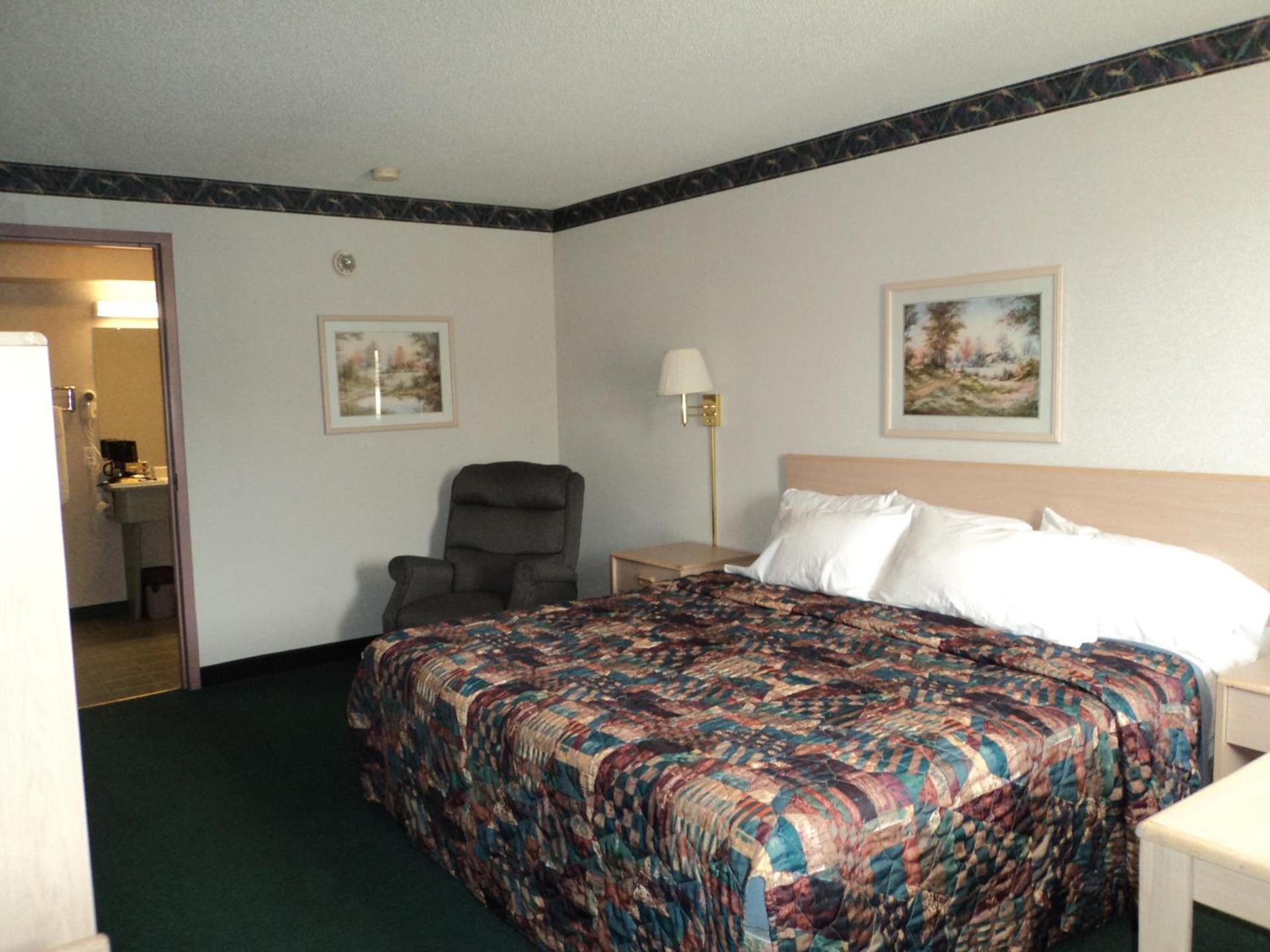 Knights Inn Ottawa photo 3