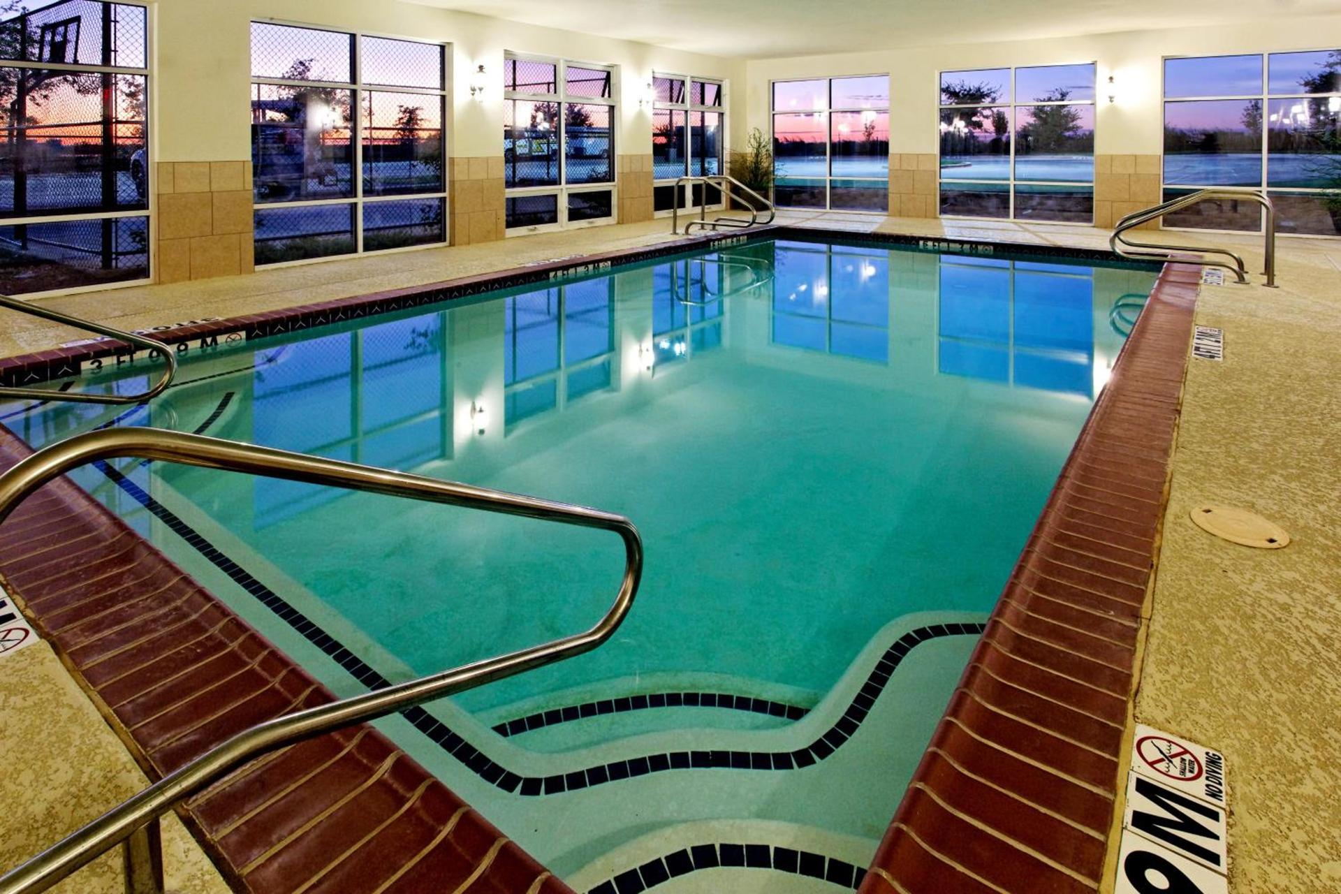 Holiday Inn Express Hotel & Suites Cleburne by IHG photo 6