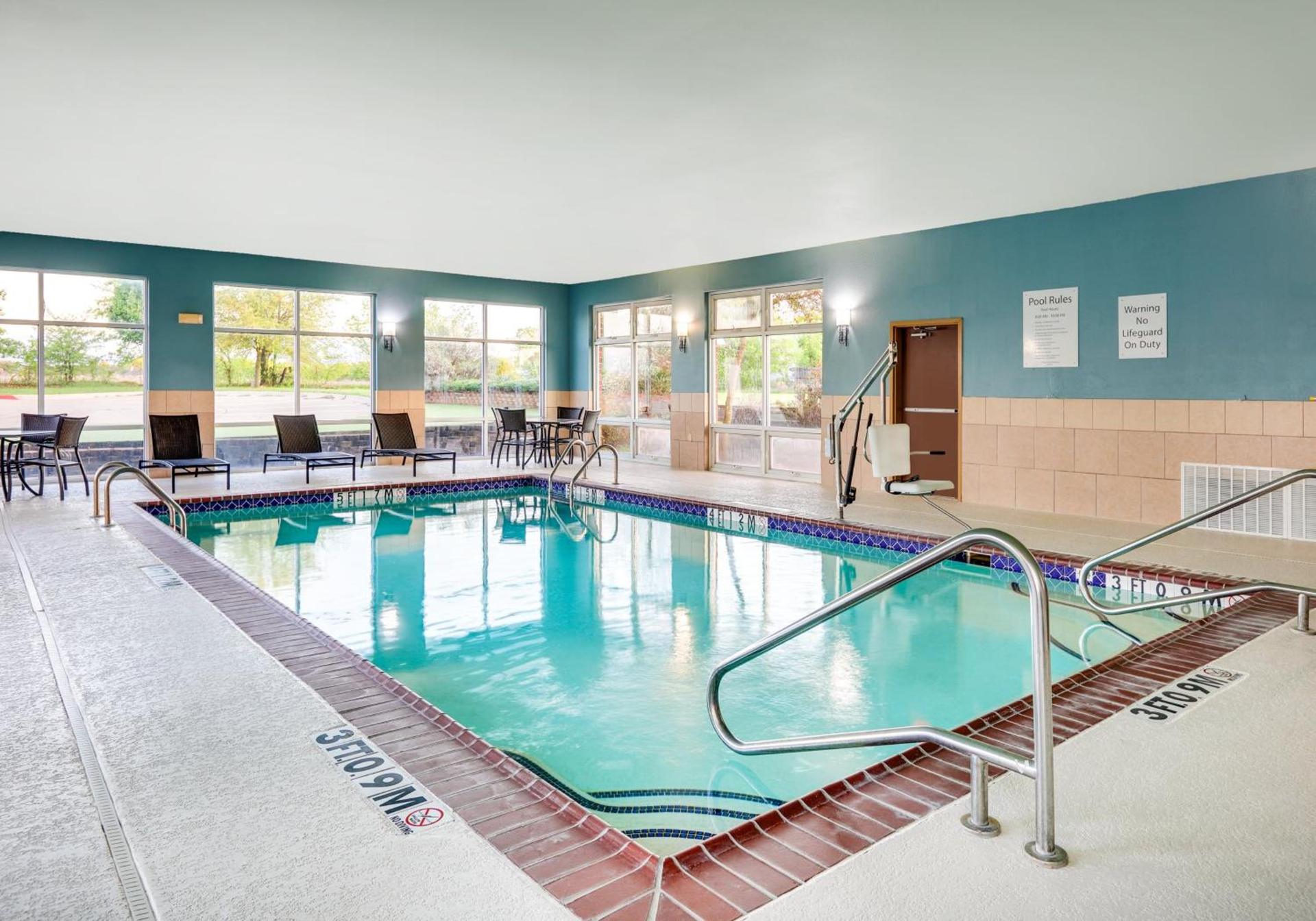 Holiday Inn Express Hotel & Suites Cleburne by IHG photo 8