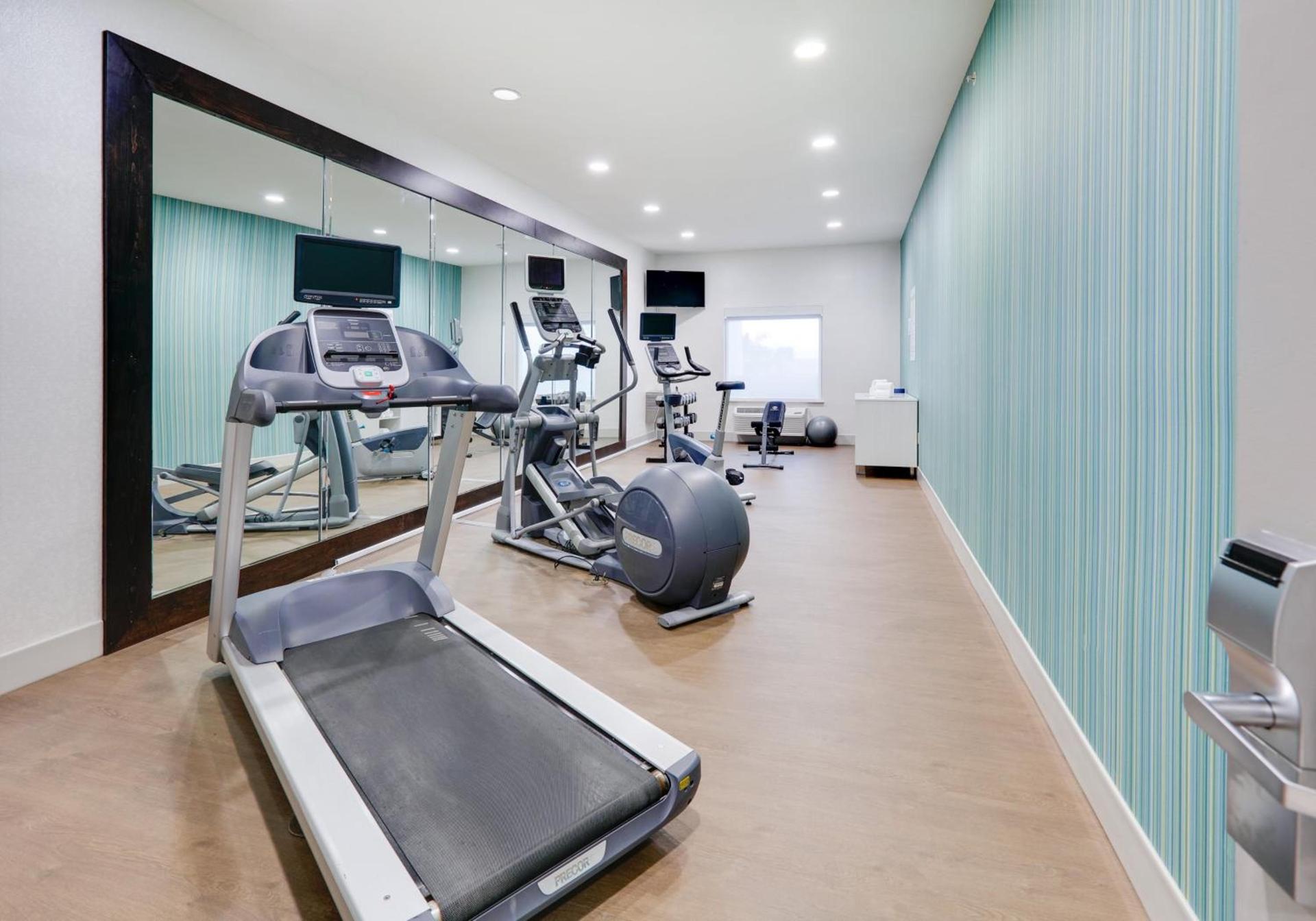 Holiday Inn Express Hotel & Suites Cleburne by IHG photo 12
