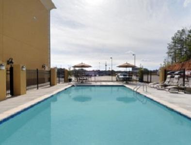 Baymont by Wyndham Henderson photo 29