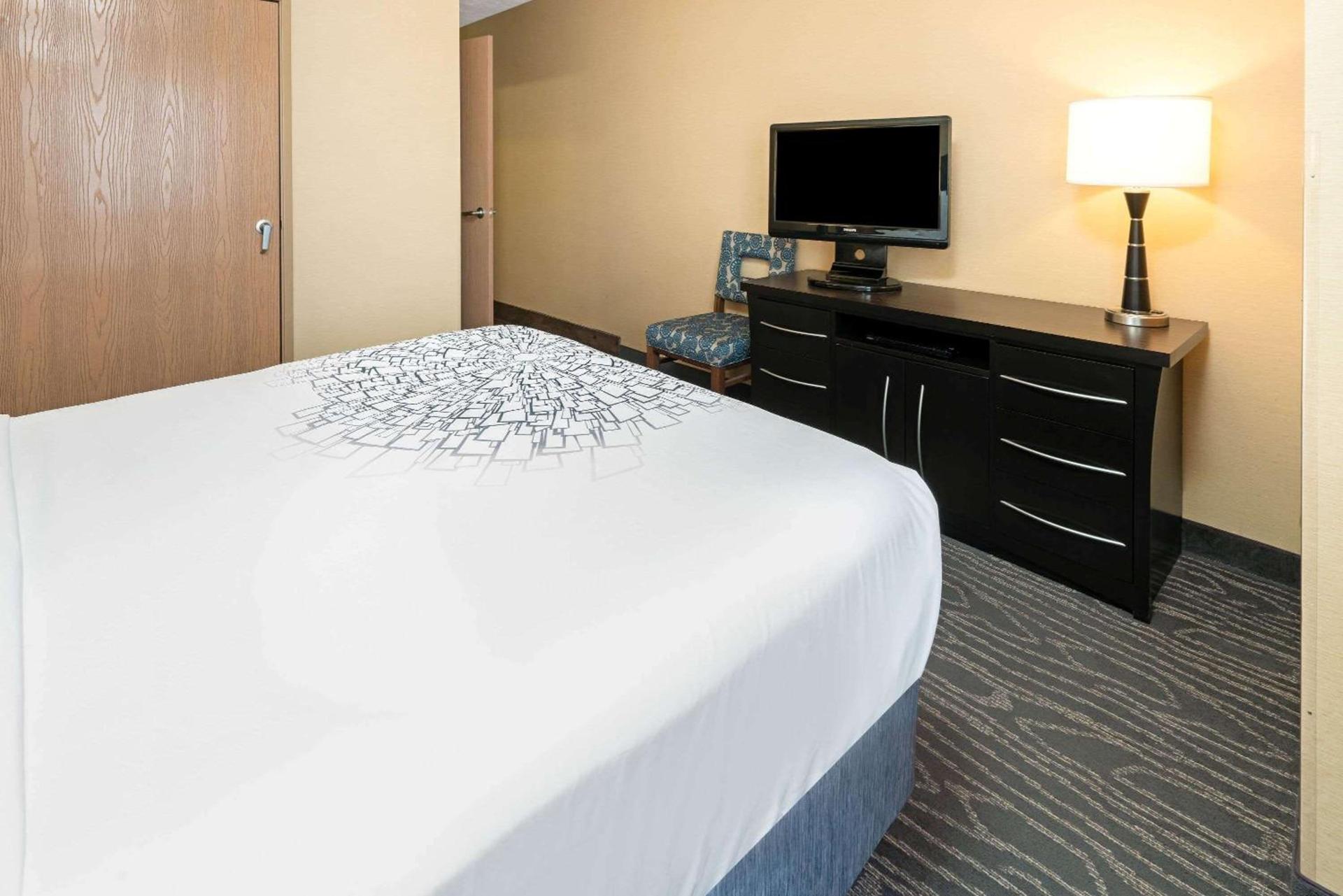La Quinta by Wyndham Logan photo 9