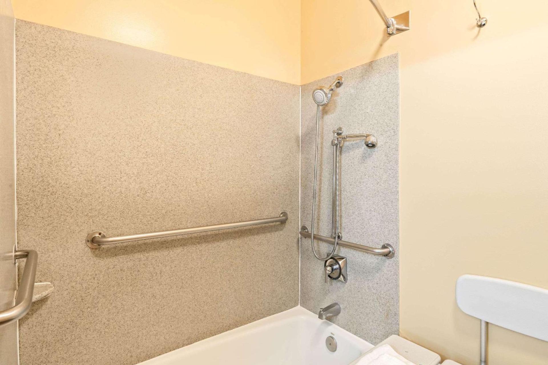 La Quinta by Wyndham Logan photo 13