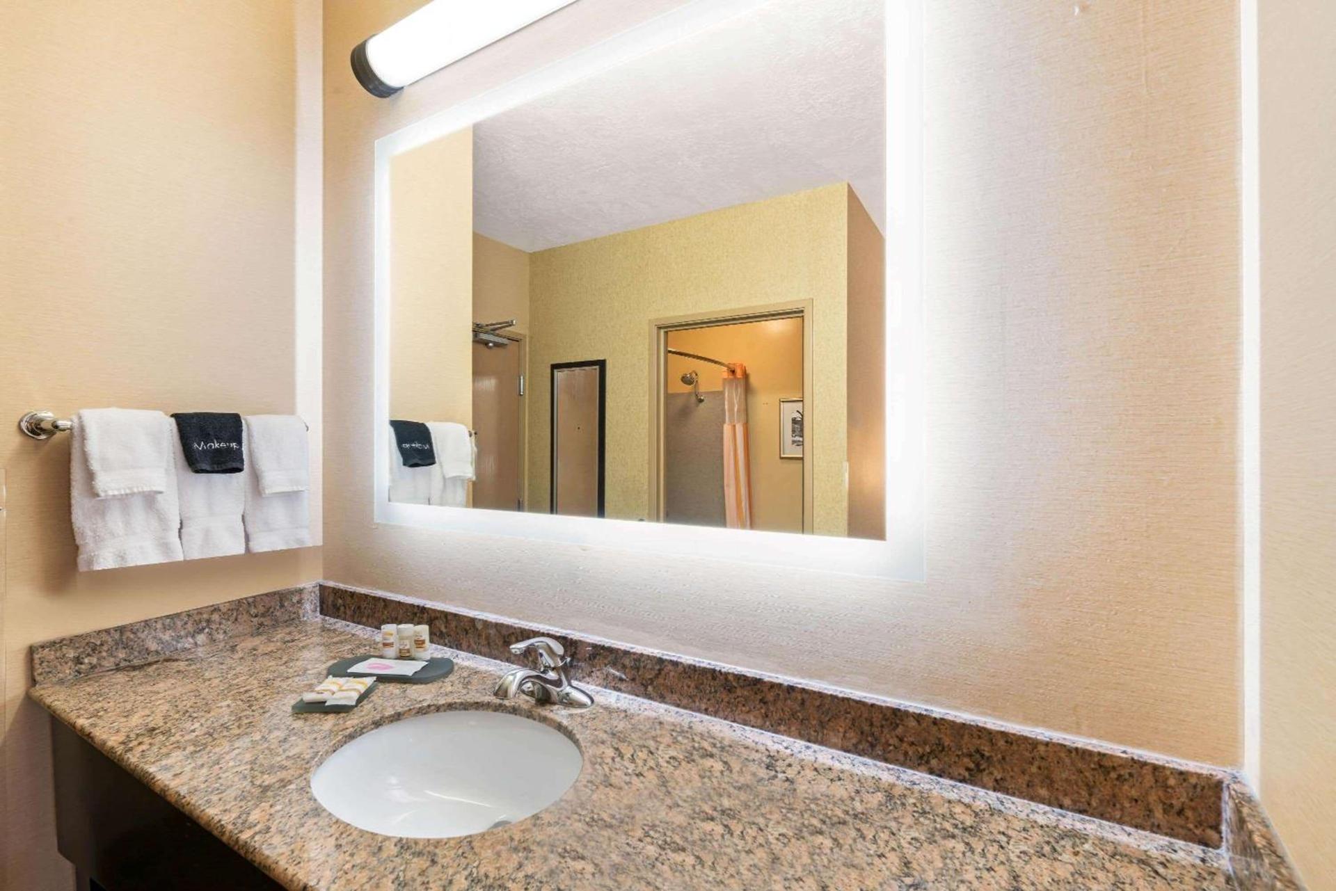 La Quinta by Wyndham Logan photo 14