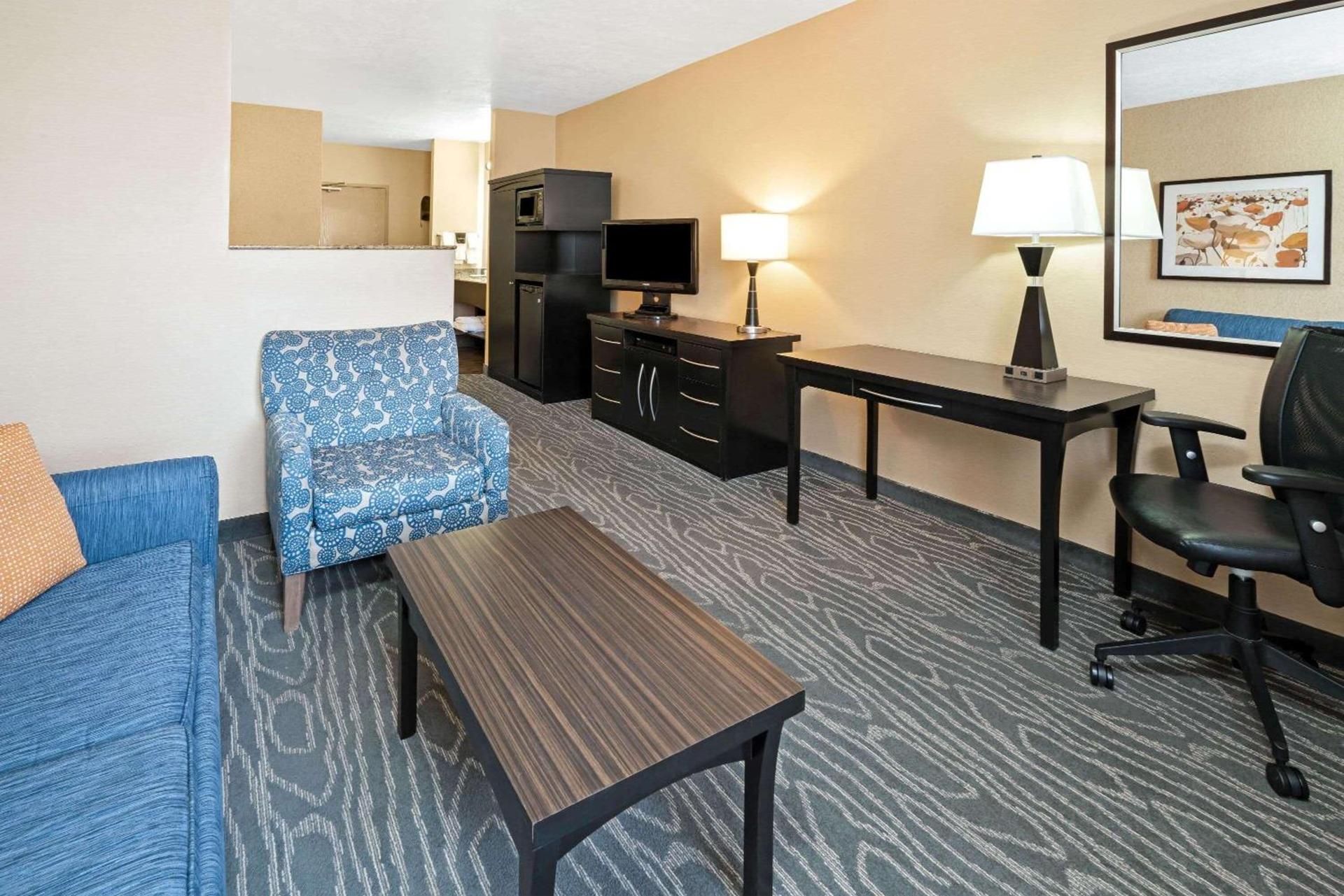 La Quinta by Wyndham Logan photo 17