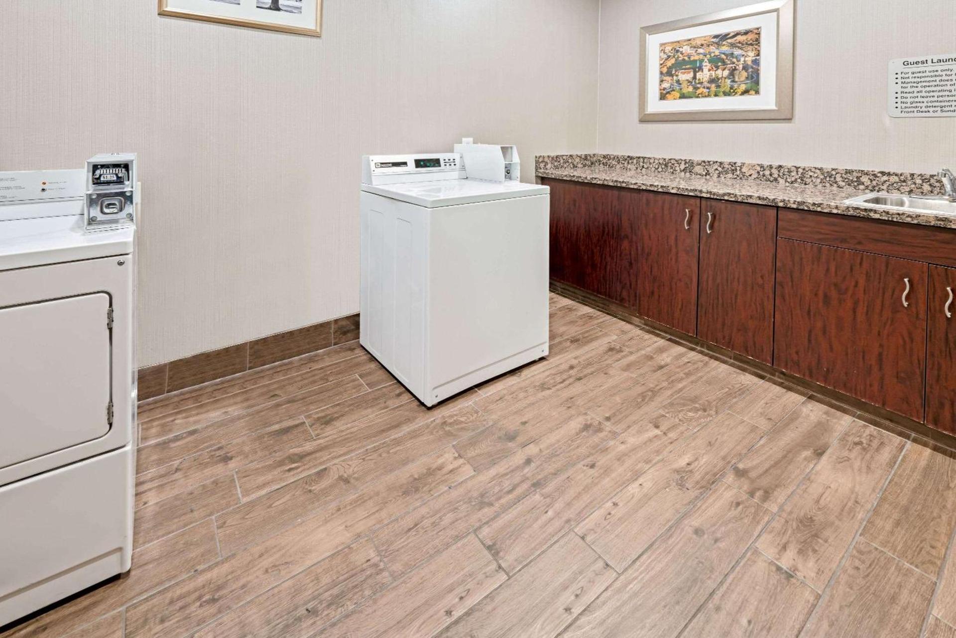 La Quinta by Wyndham Logan photo 27