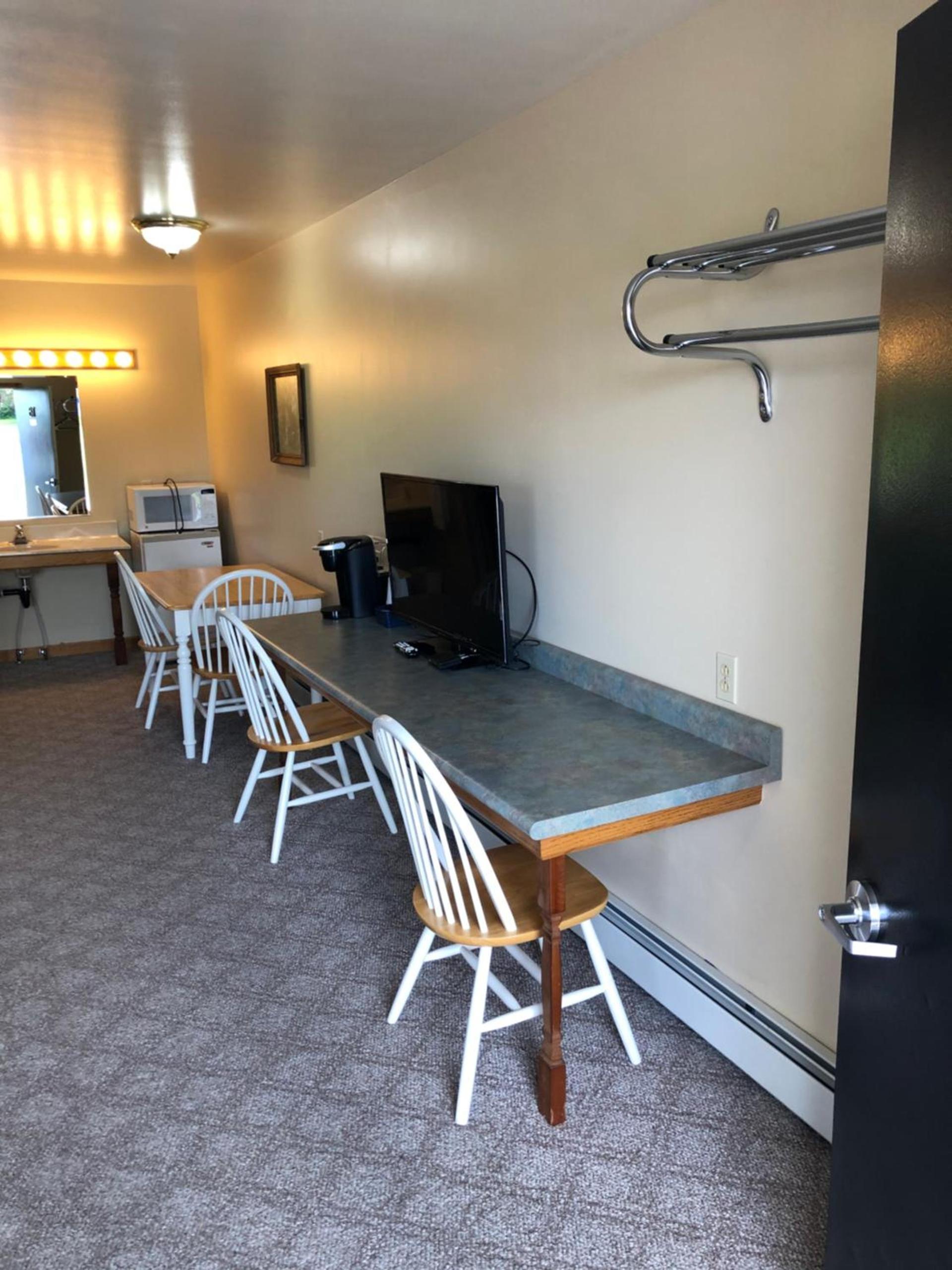Village Inn Motel photo 2