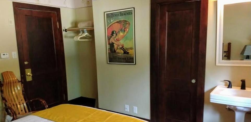 Gordon Beach Inn photo 12